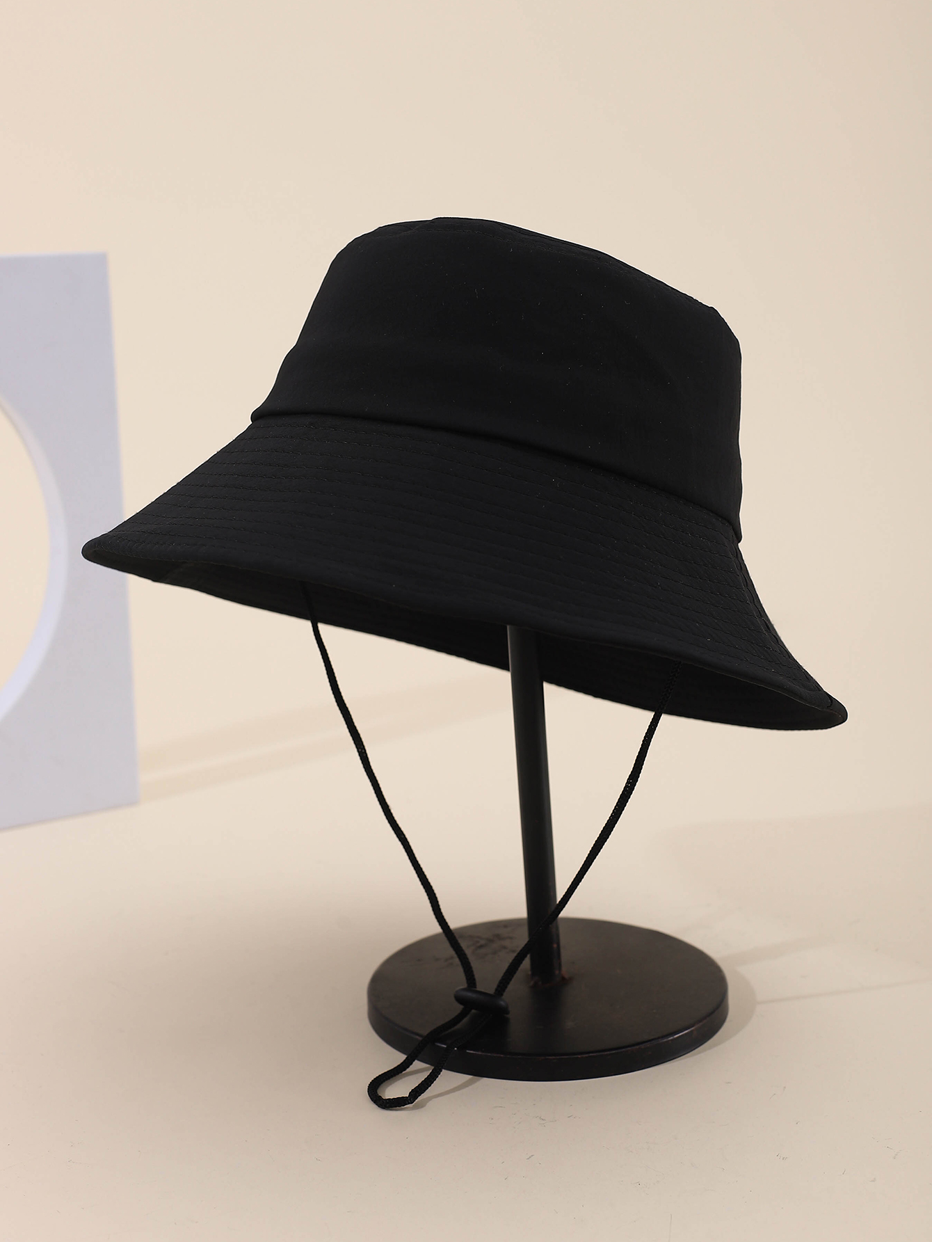 This is a popular Korean-style quick-drying hat for adults in spring and summer. It features a wide brim, sun protection, simplicity, fashion, and versatility. It is foldable and easy to carry. It is suitable for both men and women, with sizes ranging from 56 to 58CM. It comes with an adjustable windproof rope Specification drawing