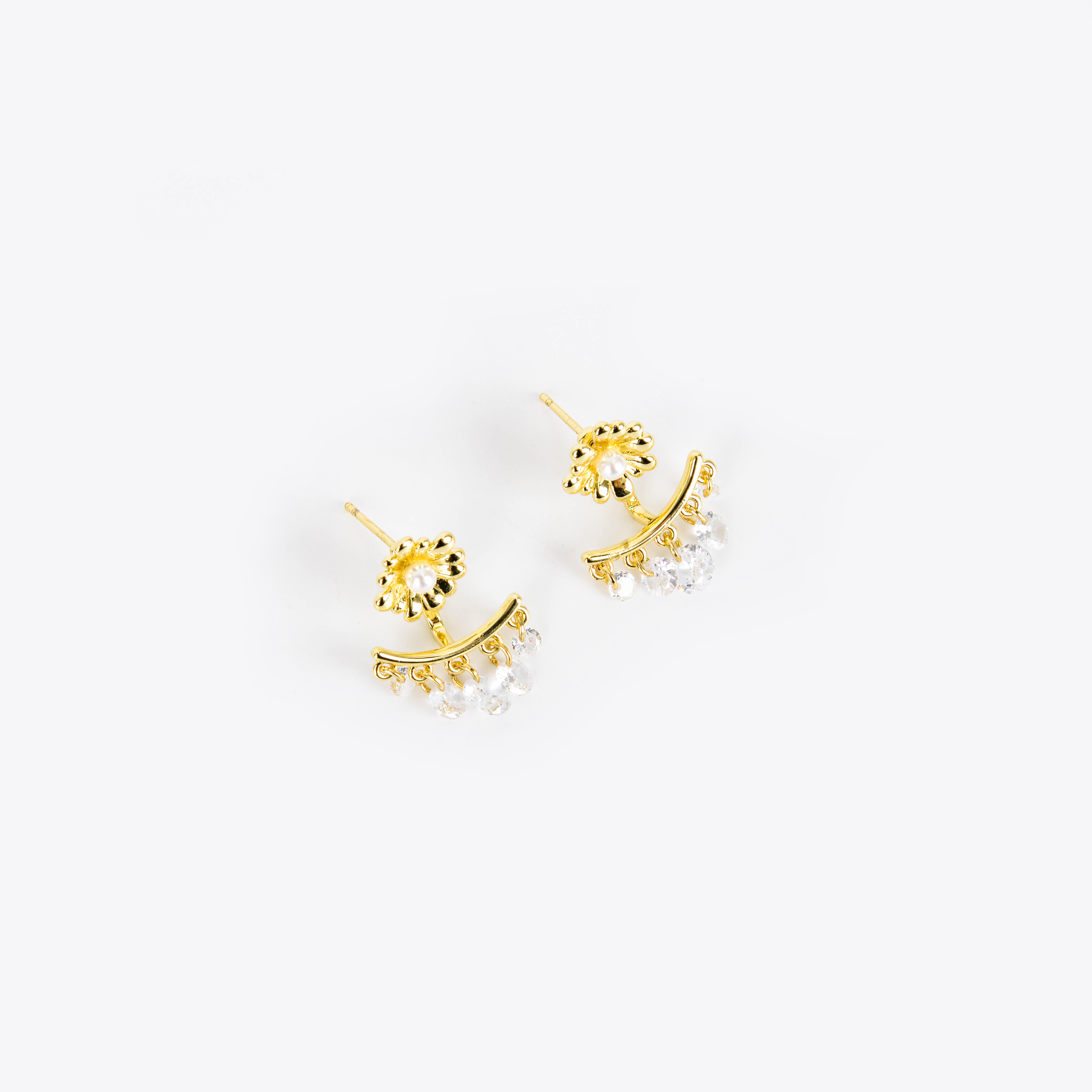 Super ethereal, exquisite and beautiful flower tassel earrings, niche and light luxury design sense ear studs, fashionable, individual and high-end earrings Application Scenario
