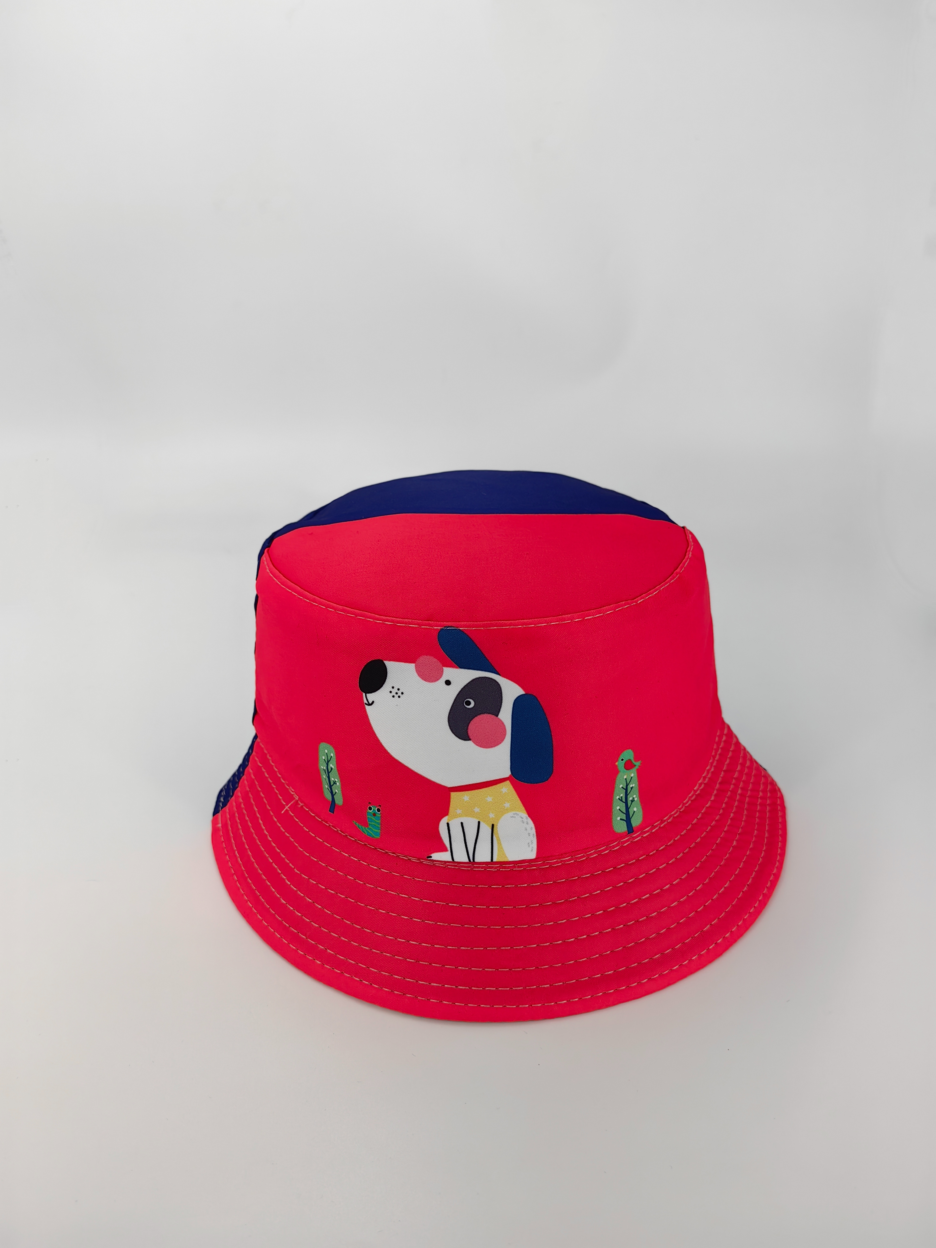 This spring and summer bestseller is a little dog for children. It features double-sided printed and color-blocked designs on both sides. It wears a fisherman's hat on both sides, which is cute, cartoon, classic and versatile. It can be used outdoors for sun protection and is foldable for easy carrying. It is suitable for both men and women. It has a dock circumference of 54CM Item Picture