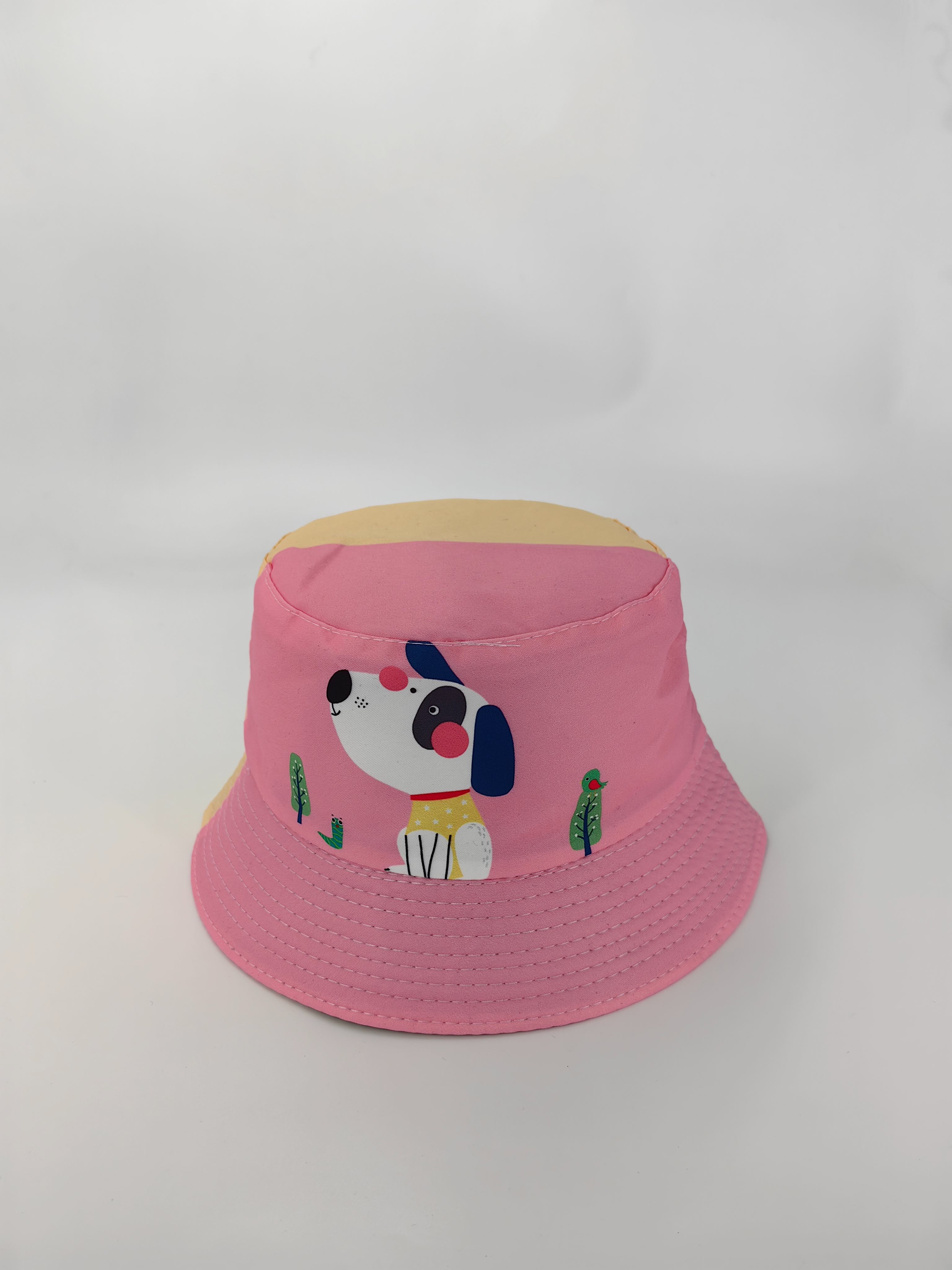 This spring and summer bestseller is a little dog for children. It features double-sided printed and color-blocked designs on both sides. It wears a fisherman's hat on both sides, which is cute, cartoon, classic and versatile. It can be used outdoors for sun protection and is foldable for easy carrying. It is suitable for both men and women. It has a dock circumference of 54CM full figure