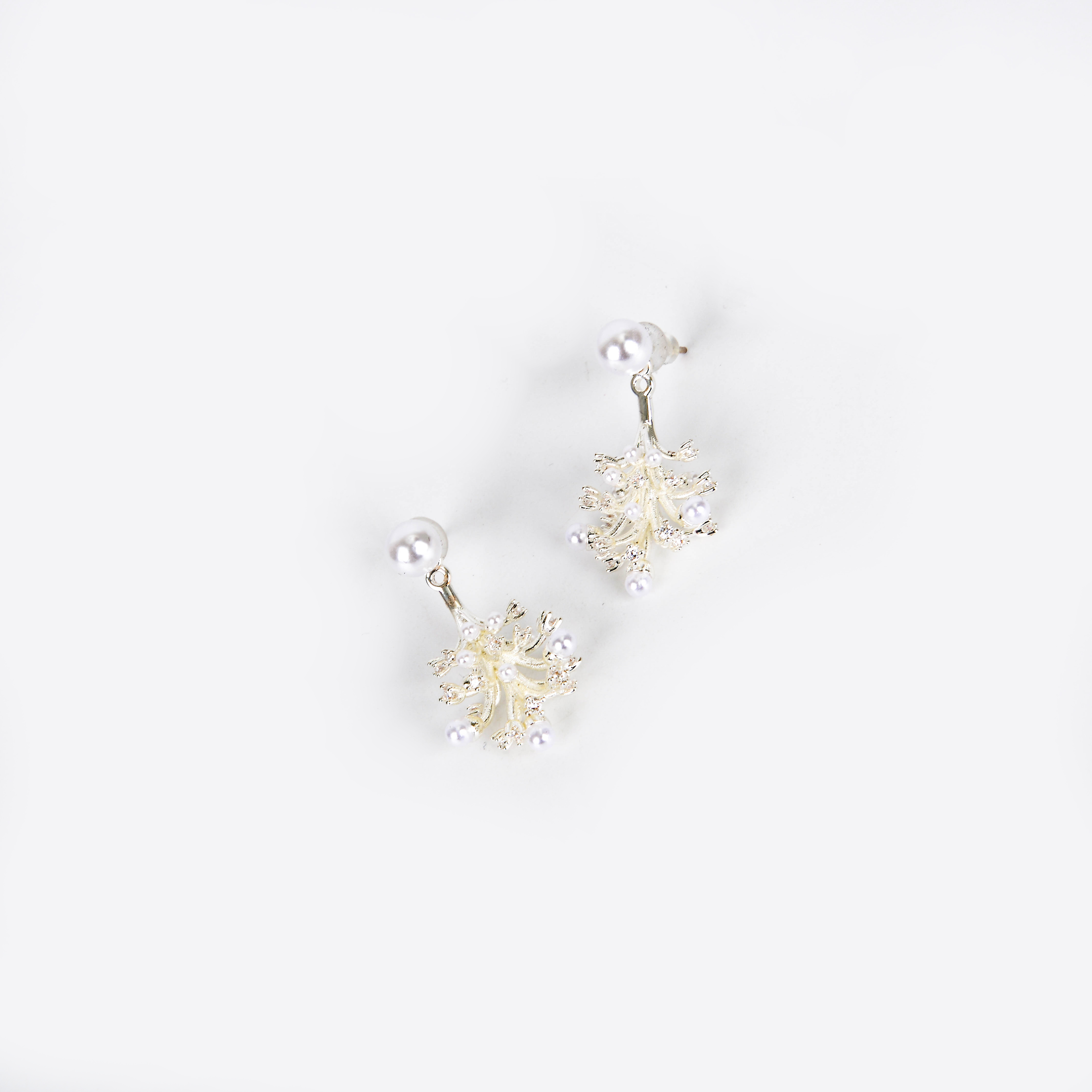 高级感爆炸花耳环纯银耳钉女2025新款潮韩国气质百搭简约网红耳饰白底实物图