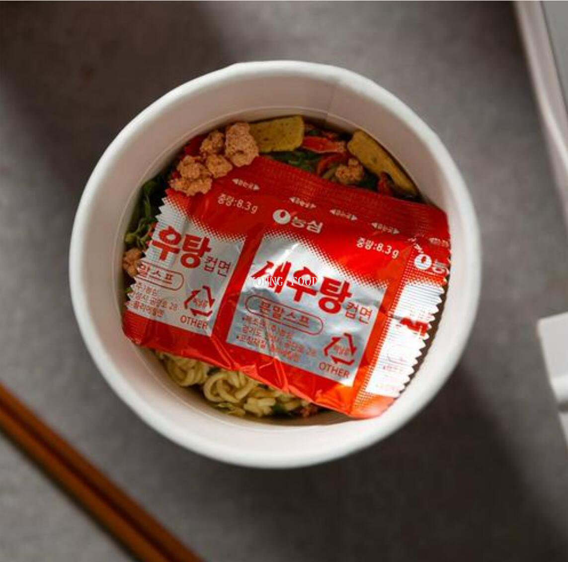 Free shipping for wholesale! Korean imported instant noodle snack Nongshim Shrimp flavored small bowl noodles 67g snack food figurine pic 4