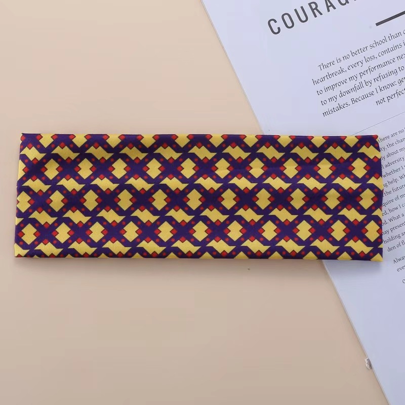 Customized cross-border Amazon women's sports headband, retro hair band, macaron anti-sweat wide-edge printed headscarf and hair accessory Application Scenario