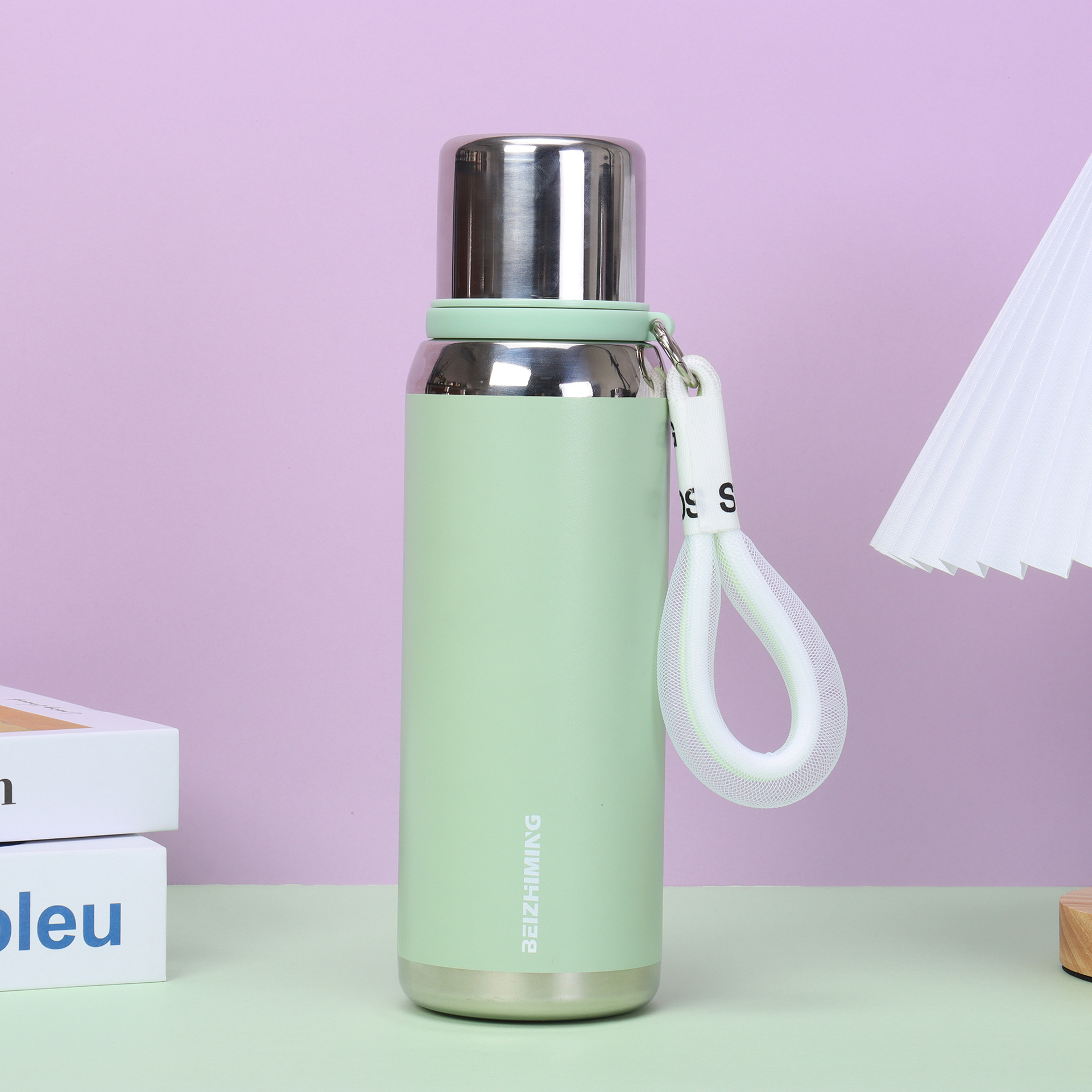 Portable water cup, vacuum stainless steel insulated cup, portable and fashionable sports water bottle Specification image