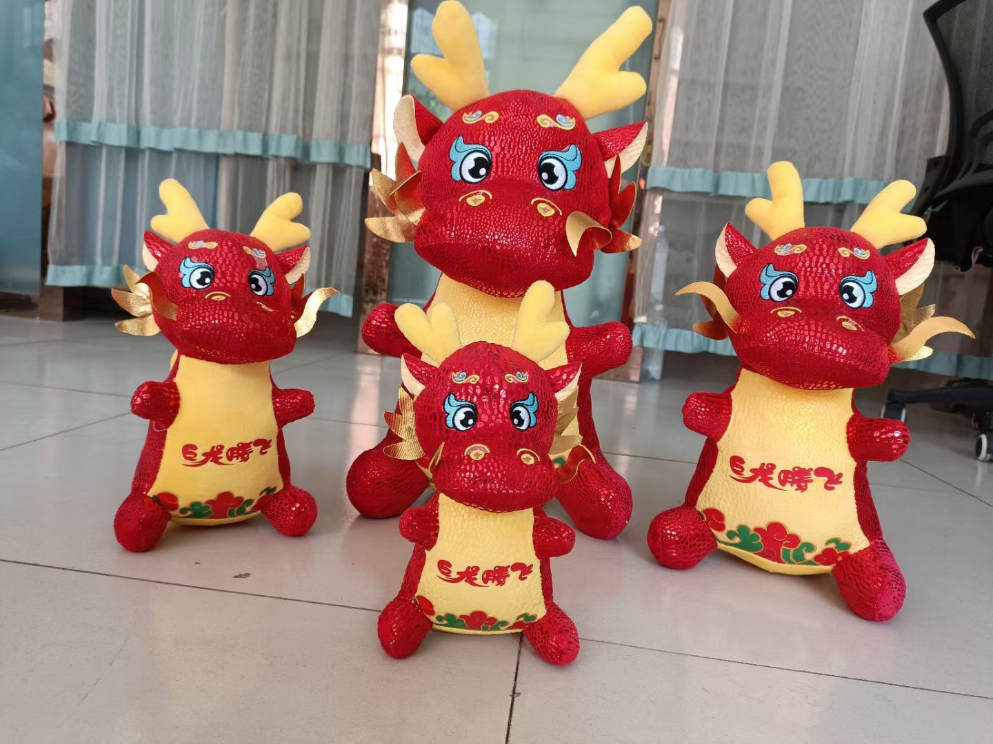 Muñeca de dragón rojo de dibujos animados Application Scenario