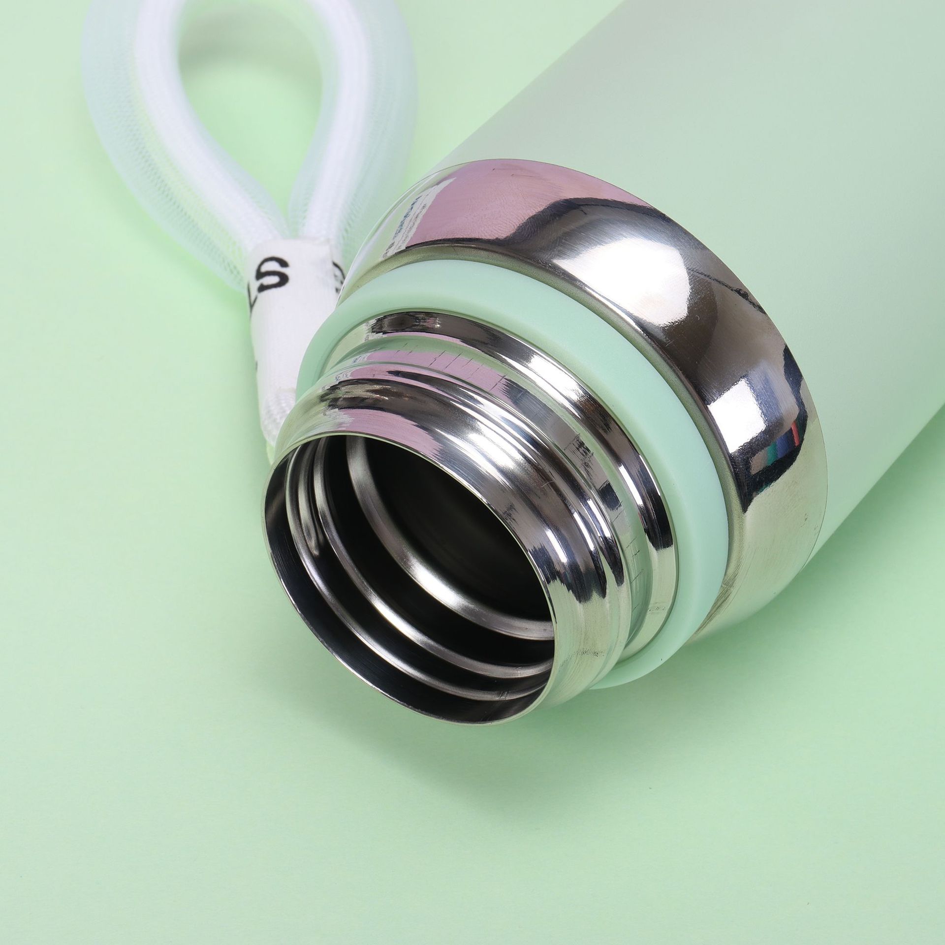 Portable water cup, vacuum stainless steel insulated cup, portable and fashionable sports water bottle pic 4