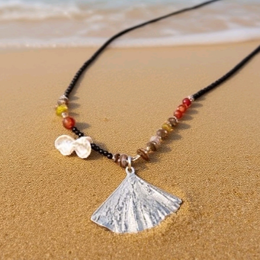 In Europe and America, natural and genuine ginkgo leaf collarbone necklaces are popular, exquisitely handcrafted Specification image