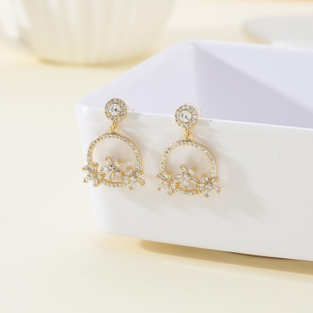 Xuhui brand exquisite and light luxury copper plated with real gold and zircon inlaid 925 silver needle small fragrance style fashionable and elegant stud earrings details Picture