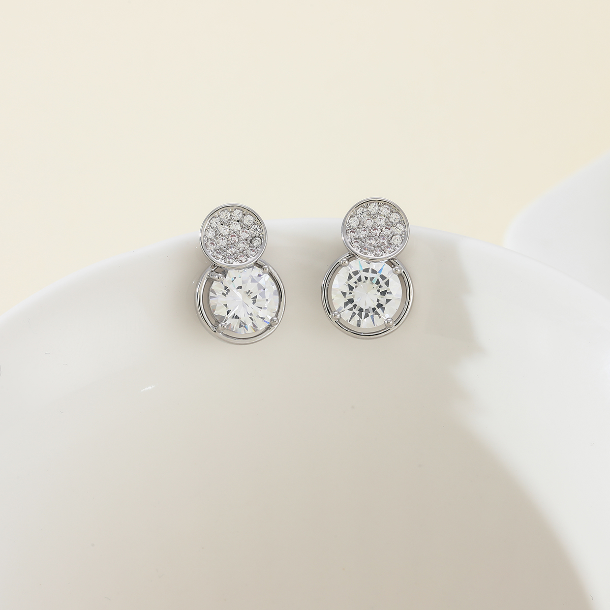 Xuhui brand exquisite and light luxury copper plated with real gold and zirconia 925 silver needle round luxurious design fashionable stud earrings Item Picture