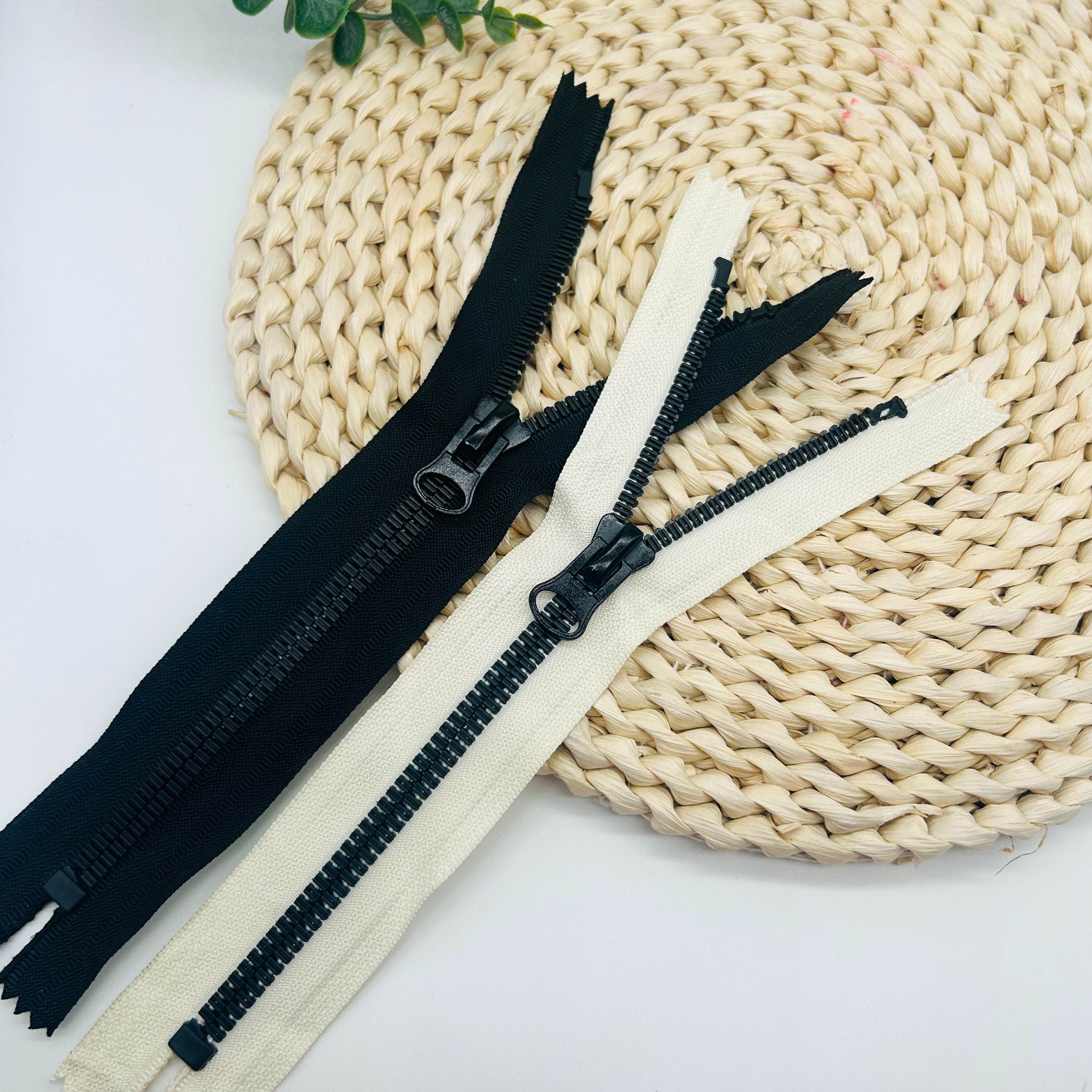 拉链/隐形拉链/服装辅料/拉头圆圈/拉链头拉牌细节图