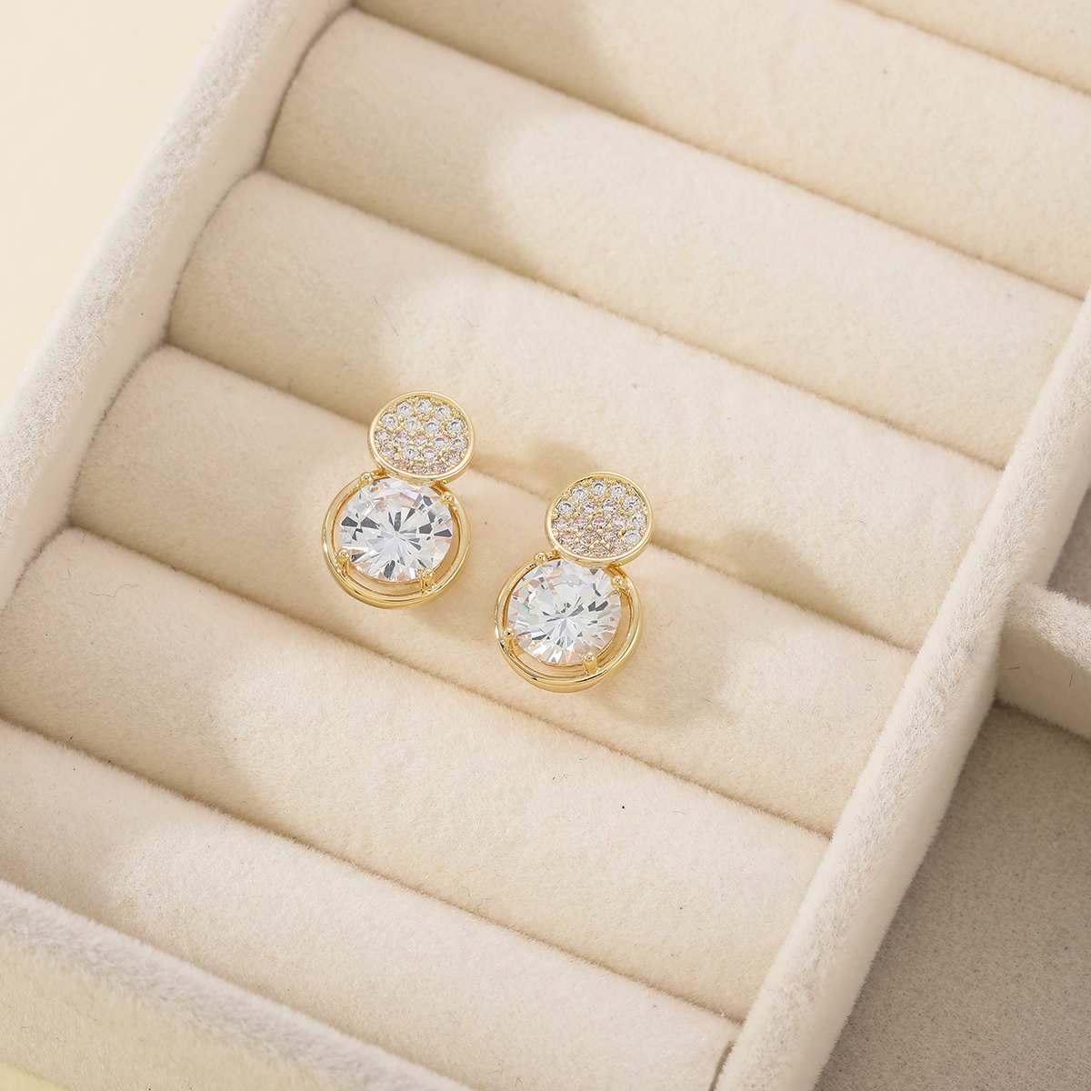 Xuhui brand exquisite and light luxury copper plated with real gold and zirconia 925 silver needle round luxurious design fashionable stud earrings details Picture