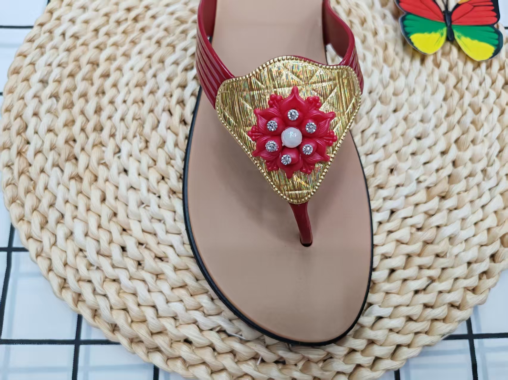 The new comfortable and versatile flat plastic floral flip-flops for the summer of 2025 Specification drawing