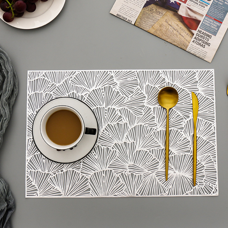 European and American placemats are waterproof, oil-proof and easy to wash. Luxurious Chinese and Western cuisine for Christmas celebration parties