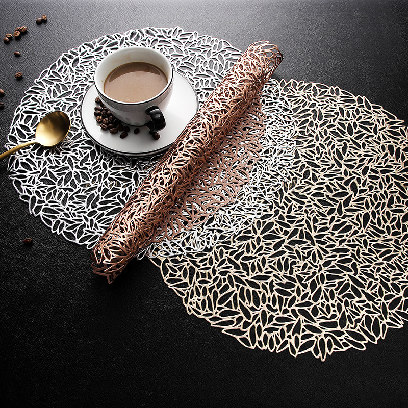 European and American placemats are waterproof, oil-proof and washable. They are suitable for both indoor and outdoor Christmas celebration parties, as well as Chinese and Western cuisine Item Picture