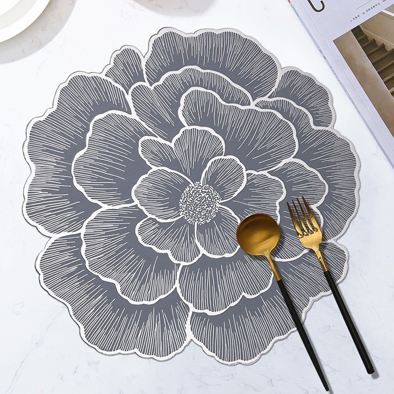 European and American placemats are waterproof, oil-proof and washable. They are suitable for both indoor and outdoor Christmas celebration parties, as well as Chinese and Western cuisine Specification image