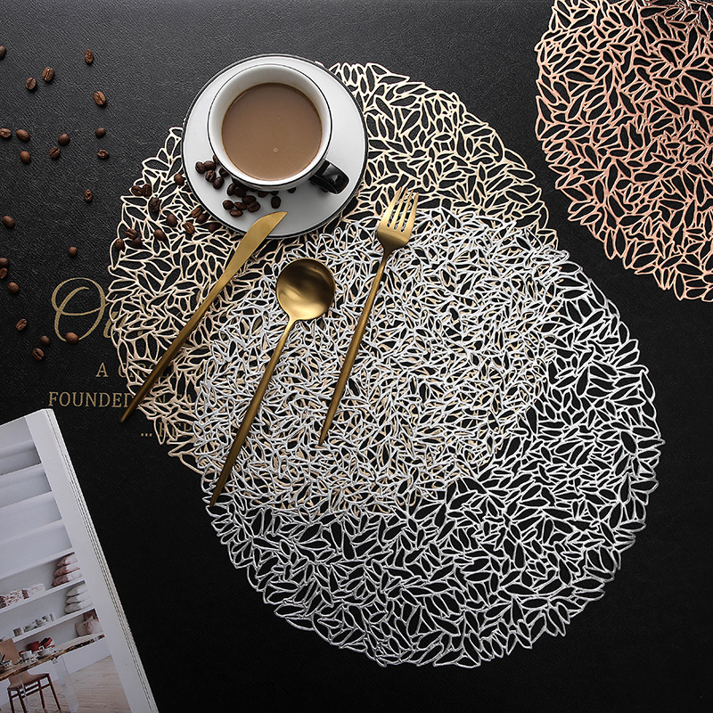 European and American placemats are waterproof, oil-proof and washable. They are suitable for both indoor and outdoor Christmas celebration parties, as well as Chinese and Western cuisine Application Scenario