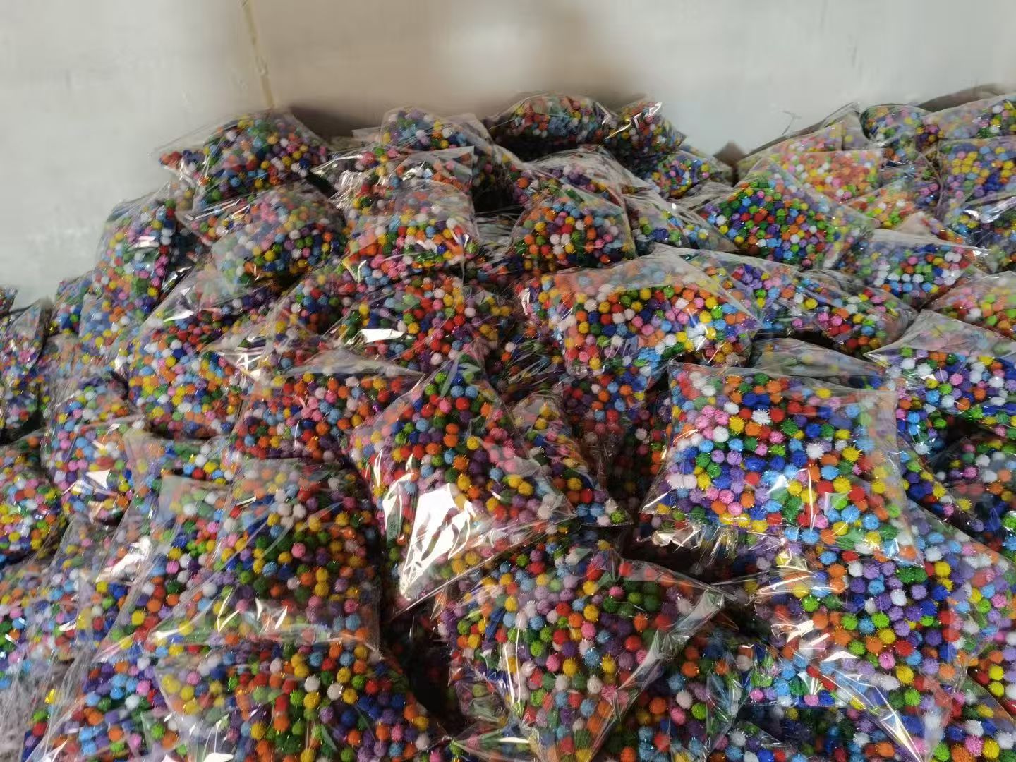 现货供应高弹毛球 涤纶小毛球 彩色毛绒球diy辅料配件手工玩具