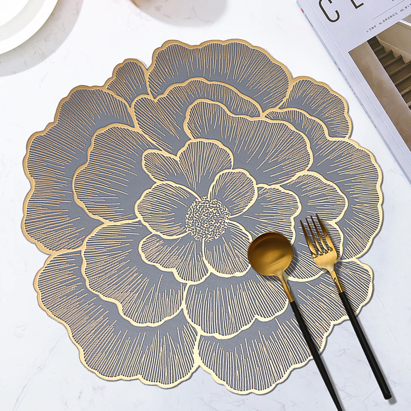 European and American placemats are waterproof, oil-proof and washable. They are suitable for both indoor and outdoor Christmas celebration parties, as well as Chinese and Western cuisine details Picture
