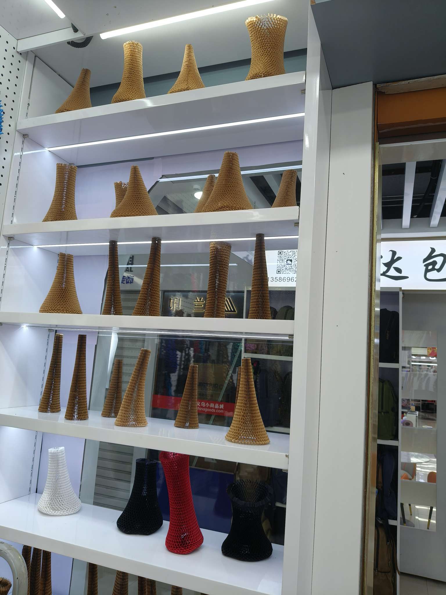 Yiwu Xunfeng Packaging Handbag Trading Firm describe pic - 1