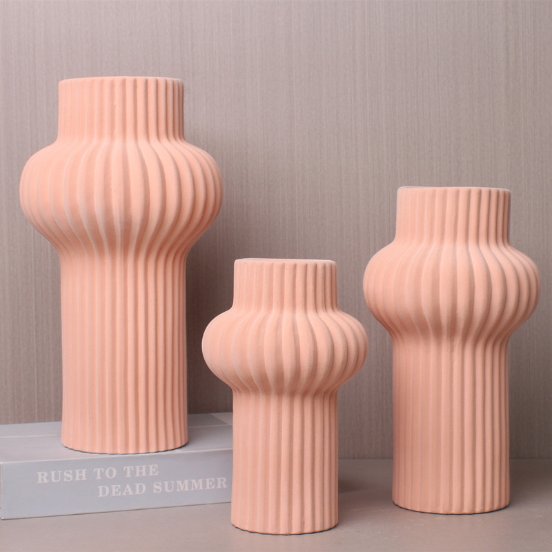 Minimalist ceramic vase, velvet fabric, creative artistic decorative item, flower vase, hotel entrance table, new style flower vase Specification image