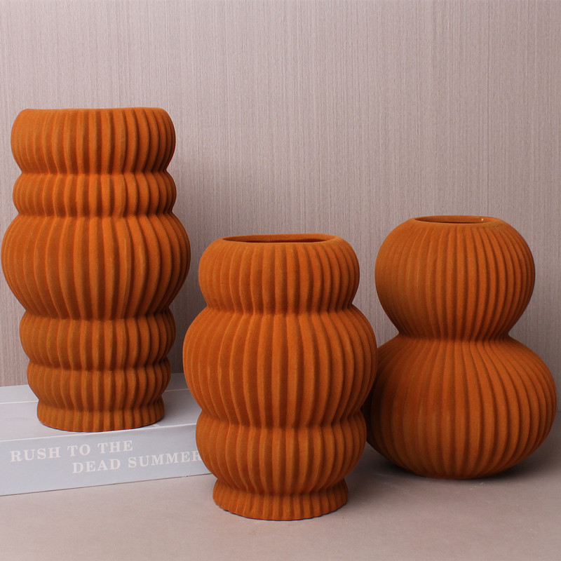 Minimalist ceramic vase, velvet fabric, creative artistic decorative item, new hotel entrance table flower vase details Picture