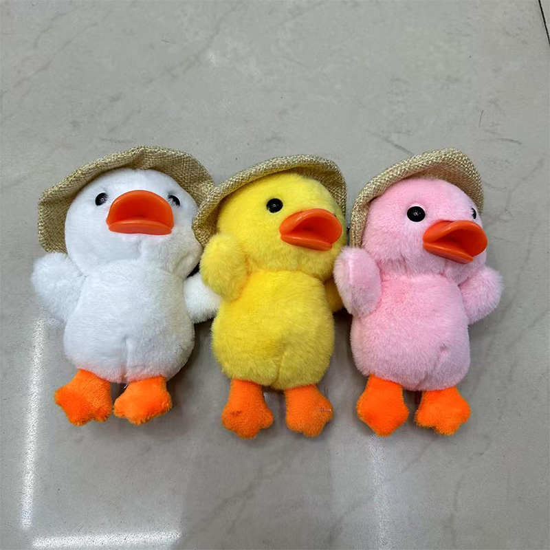 带草帽鸭子毛绒动物创意玩偶卡通周边挂件毛绒公仔挂件钥匙扣布偶挂件可爱装饰礼物夹娃娃机厂家直销详情2