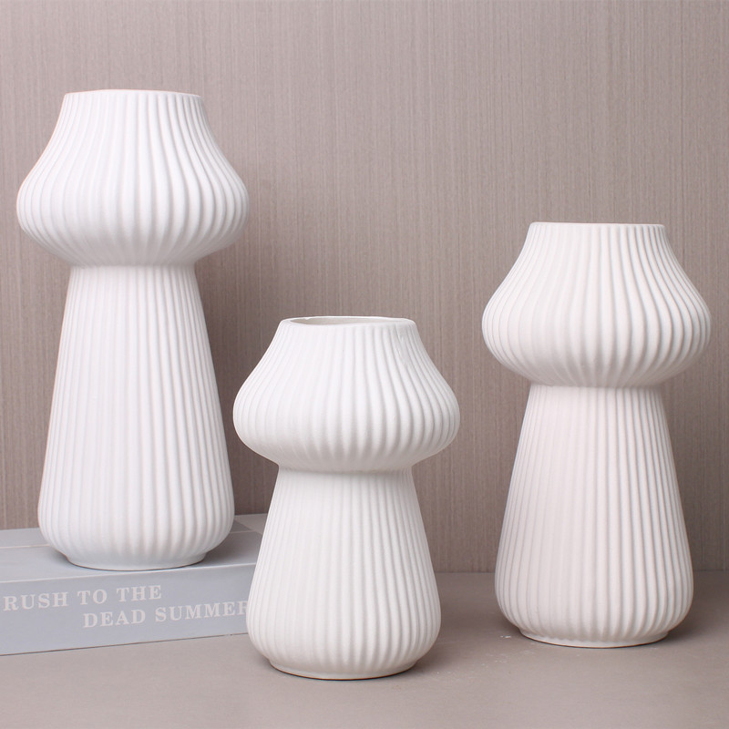 Minimalist style new ceramic vase, velvet fabric, creative artistic decorative item, flower vase, hotel entrance table flower vase Specification image