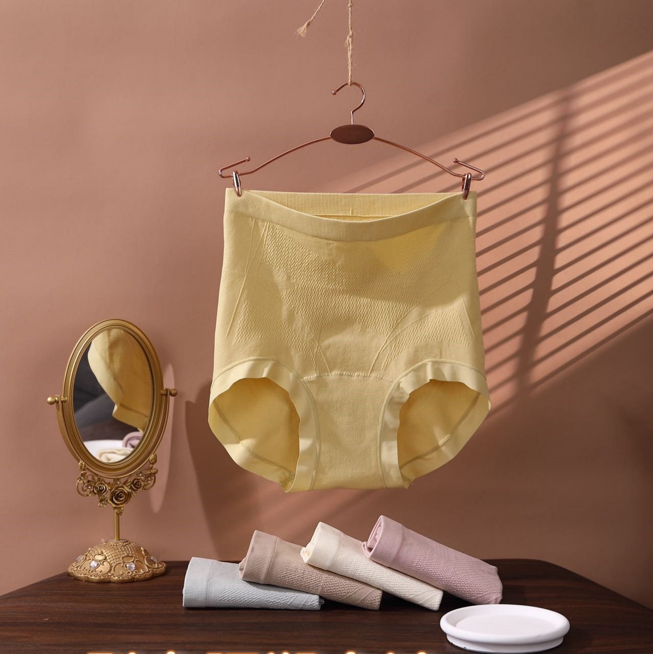 High-waisted, tight-fitting inner pants, seamless, temperature-adjustable cotton crotch, nude feel women's triangle pants, seamless, breathable, soft and comfortable underwear details Picture