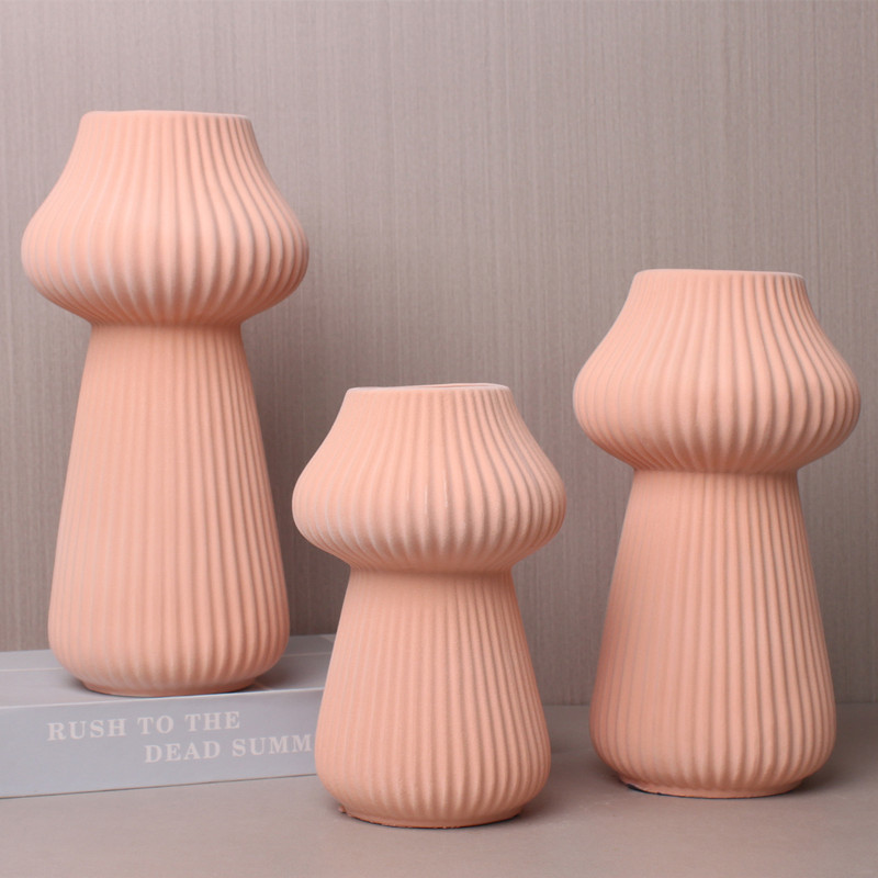 Minimalist style new ceramic vase, velvet fabric, creative artistic decorative item, flower vase, hotel entrance table flower vase details Picture