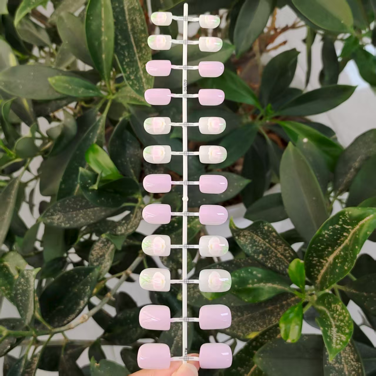 24 PCS PRESS ON NAILS TIPS SHORT ROUND AND SQUARE SHAPE WITH FLOWER PATTERN full figure