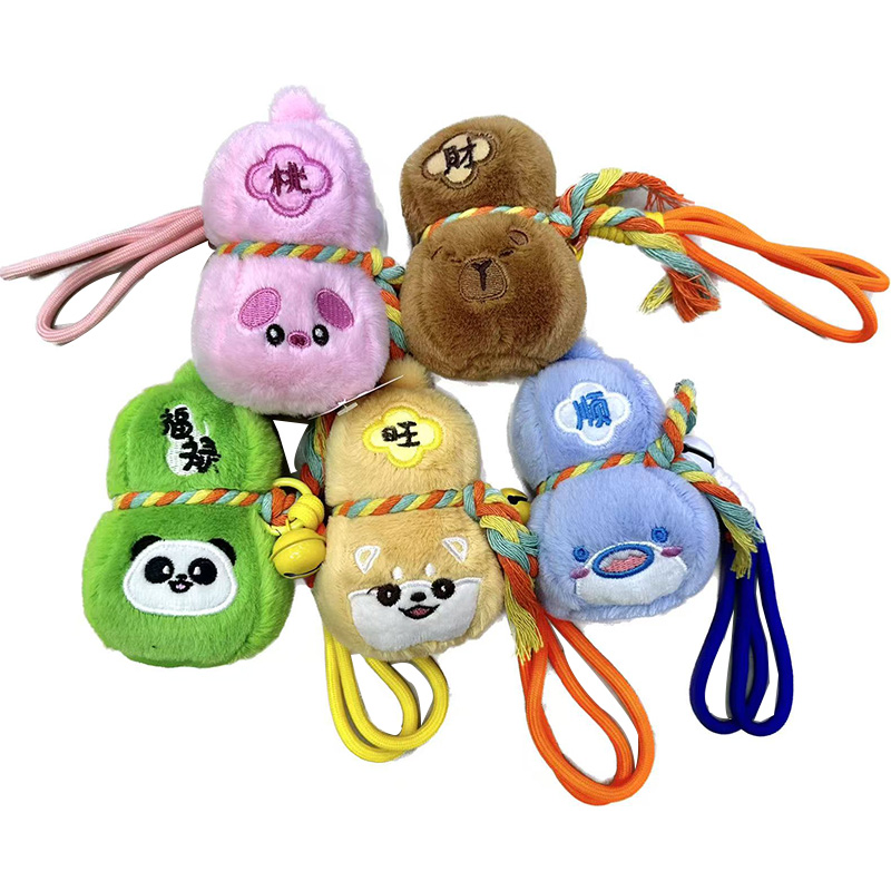 圣诞毛绒挂件/星星人/钥匙扣/布偶挂件/公仔挂件白底实物图