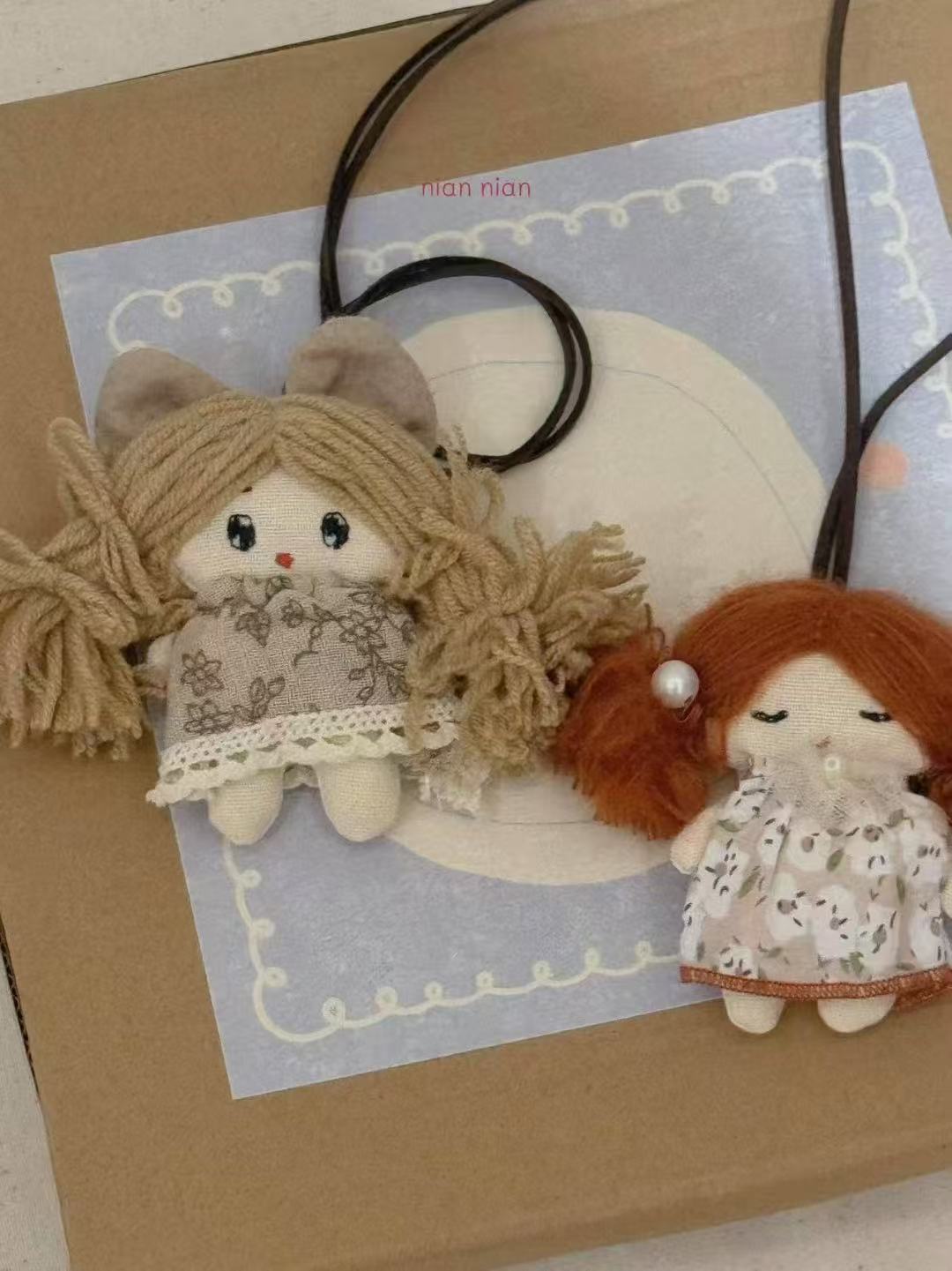 A girl with a fresh and artistic style, wearing a dress, cute fabric dolls, fabric dolls, brooches, lanyards and necklaces Specification image