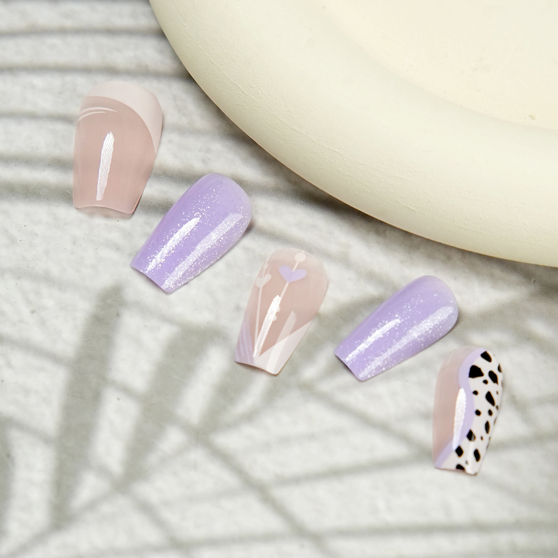 New fashion 24-piece factory direct sales from Europe and America, cross-border best-selling fashion leopard print wearable nail fake nails Application Scenario