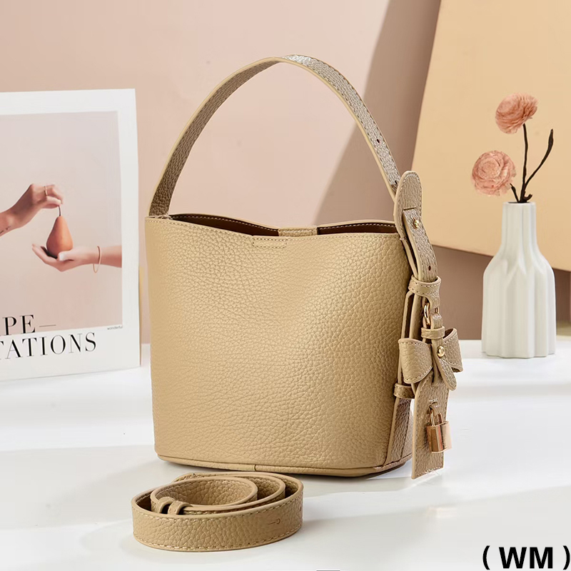 Meifang Bags and Yiding Bag Industry's new women's bag, SN776, is a fashionable and simple hand-held small bag and a single-shoulder crossbody bag Item Picture