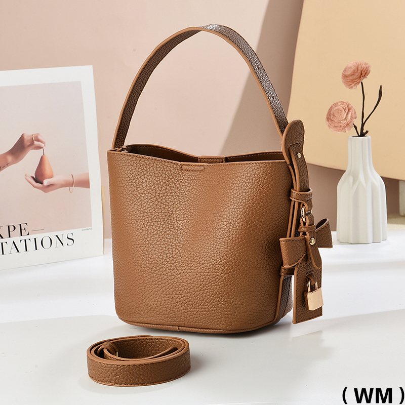 Meifang Bags and Yiding Bag Industry's new women's bag, SN776, is a fashionable and simple hand-held small bag and a single-shoulder crossbody bag Specification image