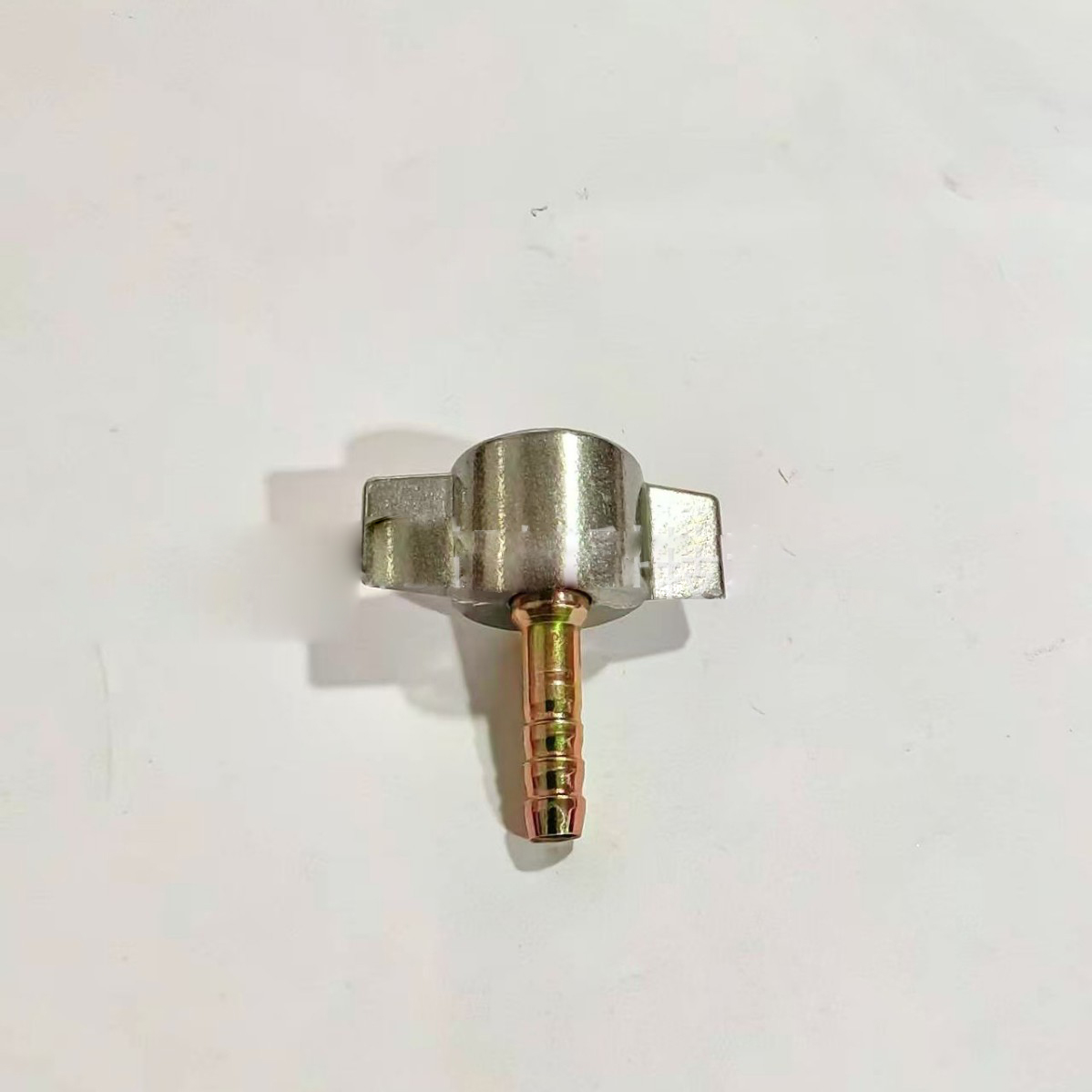Weihaisheng Foreign Trade specializes in supplying butterfly caps for valve bodies. Joint, connecting nut, hose joint, three-piece set Application Scenario