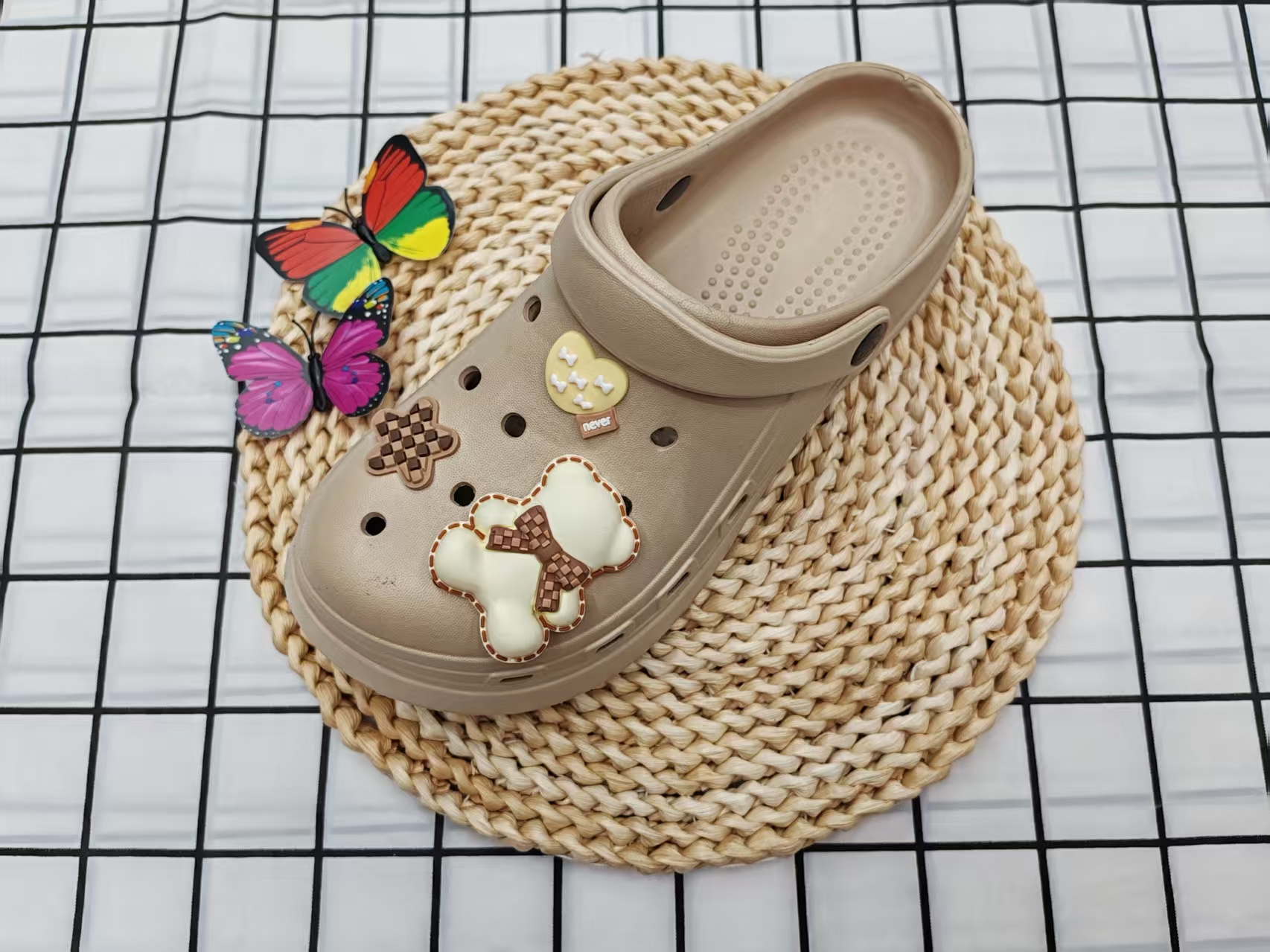 Cute cartoon clogs for women's summer 2025 new thick-soled EVA casual flip-flops details Picture
