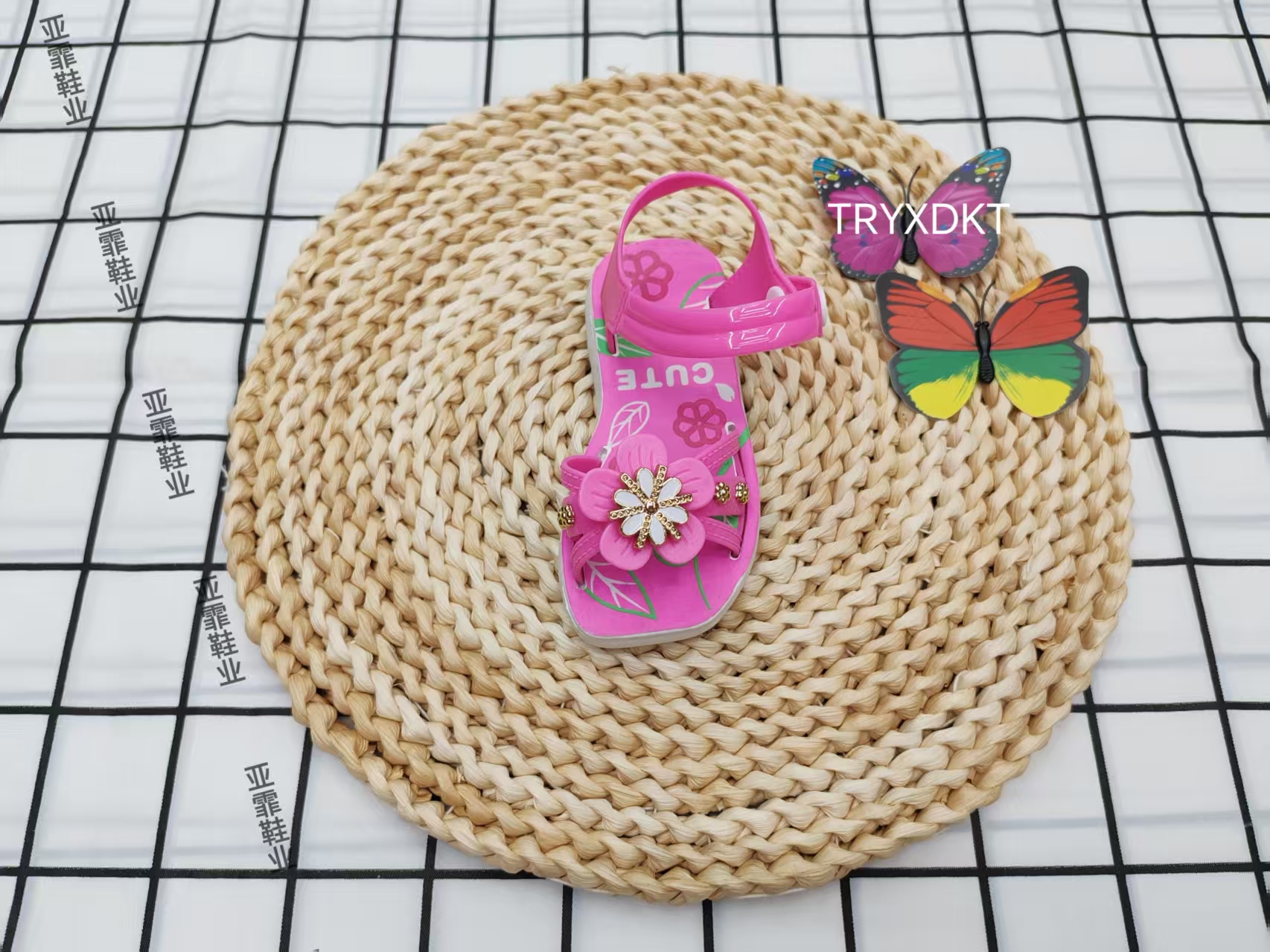 Children's sandals 2025 Summer new style soft-soled stylish floral sandals