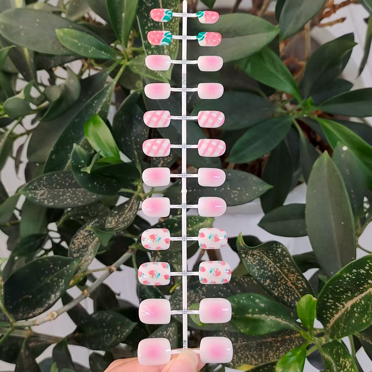 24 PCS PRESS ON NAIL TIPS SHORT ROUND AND SQUARE SHAPE WITH STRAWBERRY PATTERN full figure