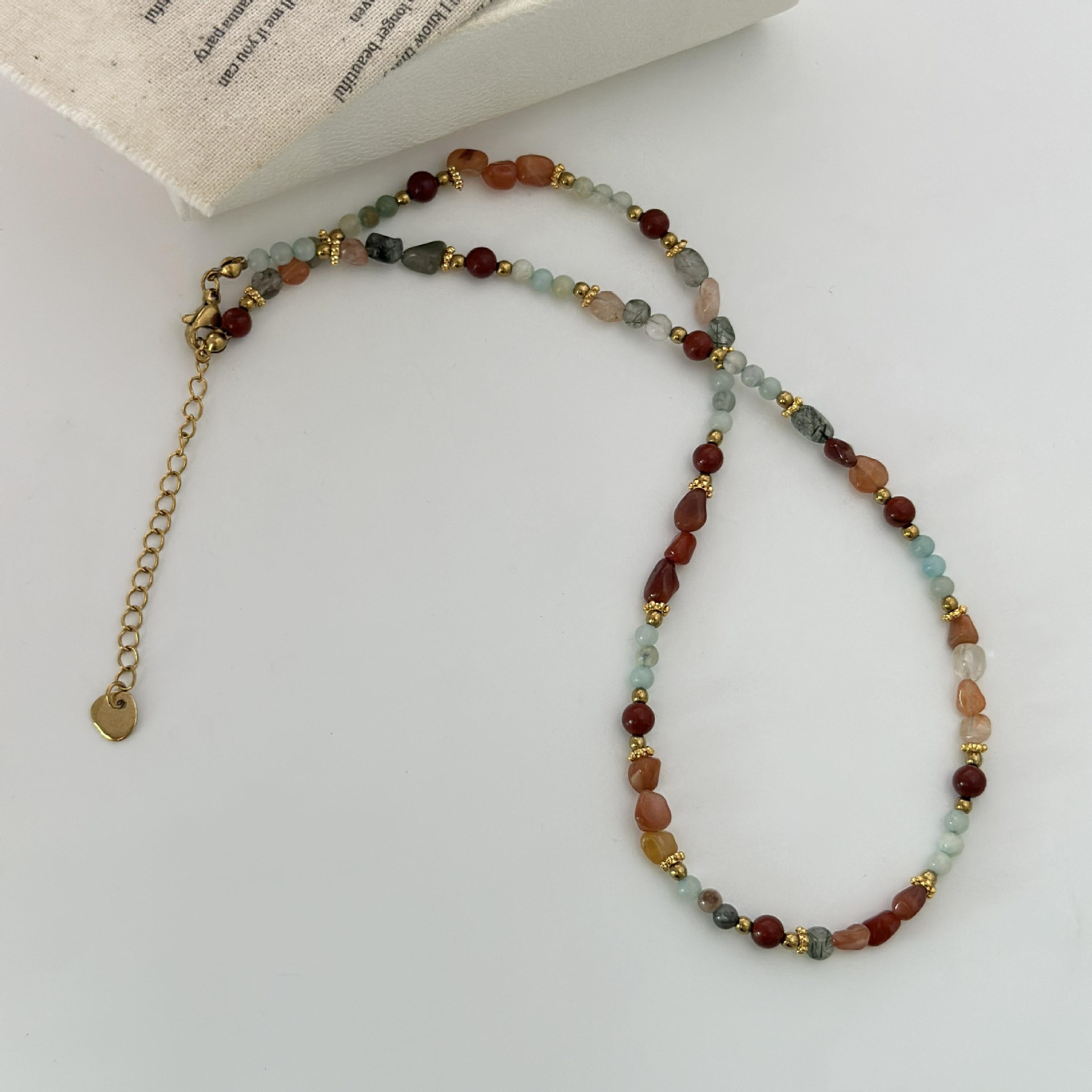 This elegant and luxurious stone agate necklace in candy color, with a simple and high-end feel, is a new Chinese-style neckchain and collarbone chain Item Picture