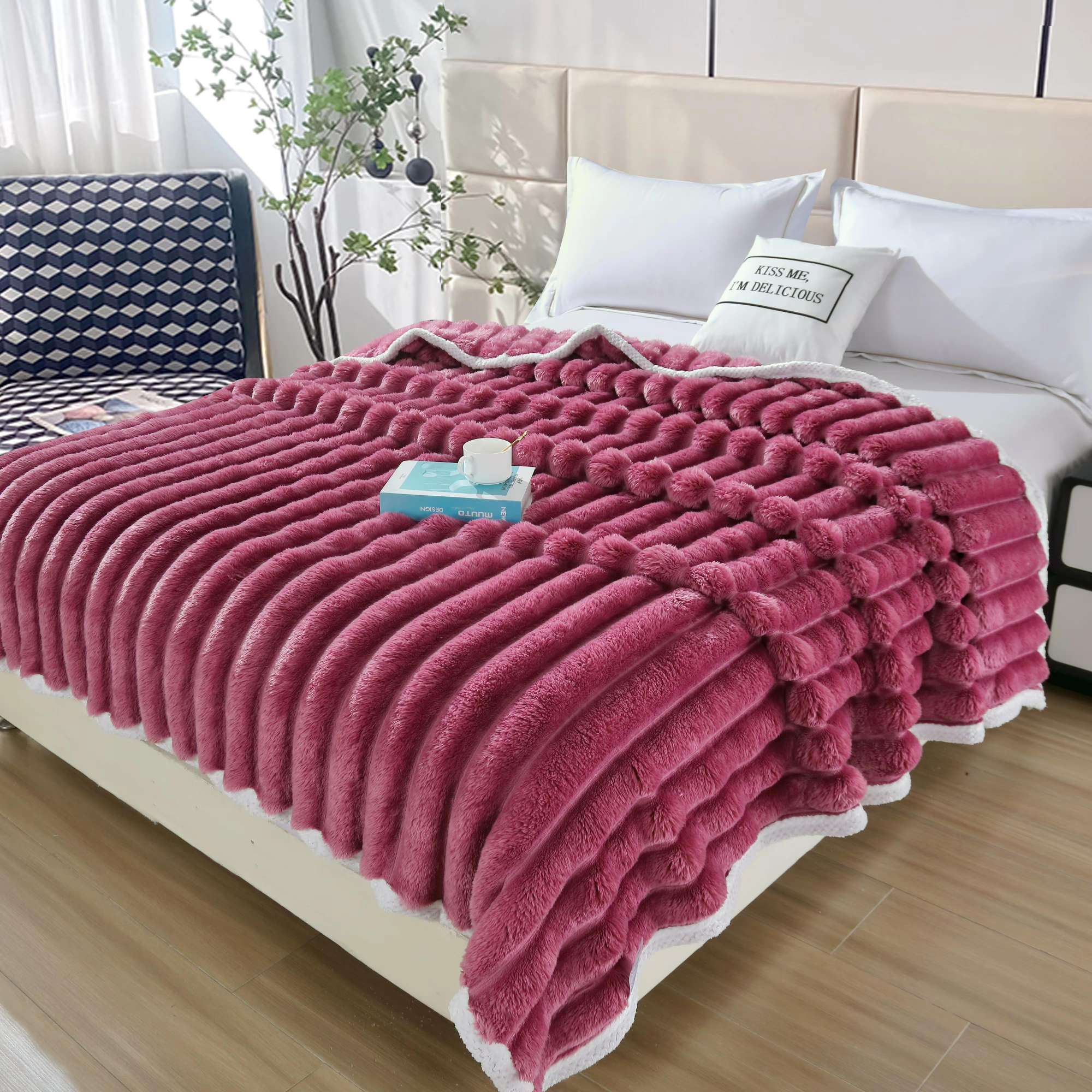 Warm flannel blankets, baby blankets, wedding and Christmas blankets, aviation quilts - multiple styles in stock for you to choose from Specification image