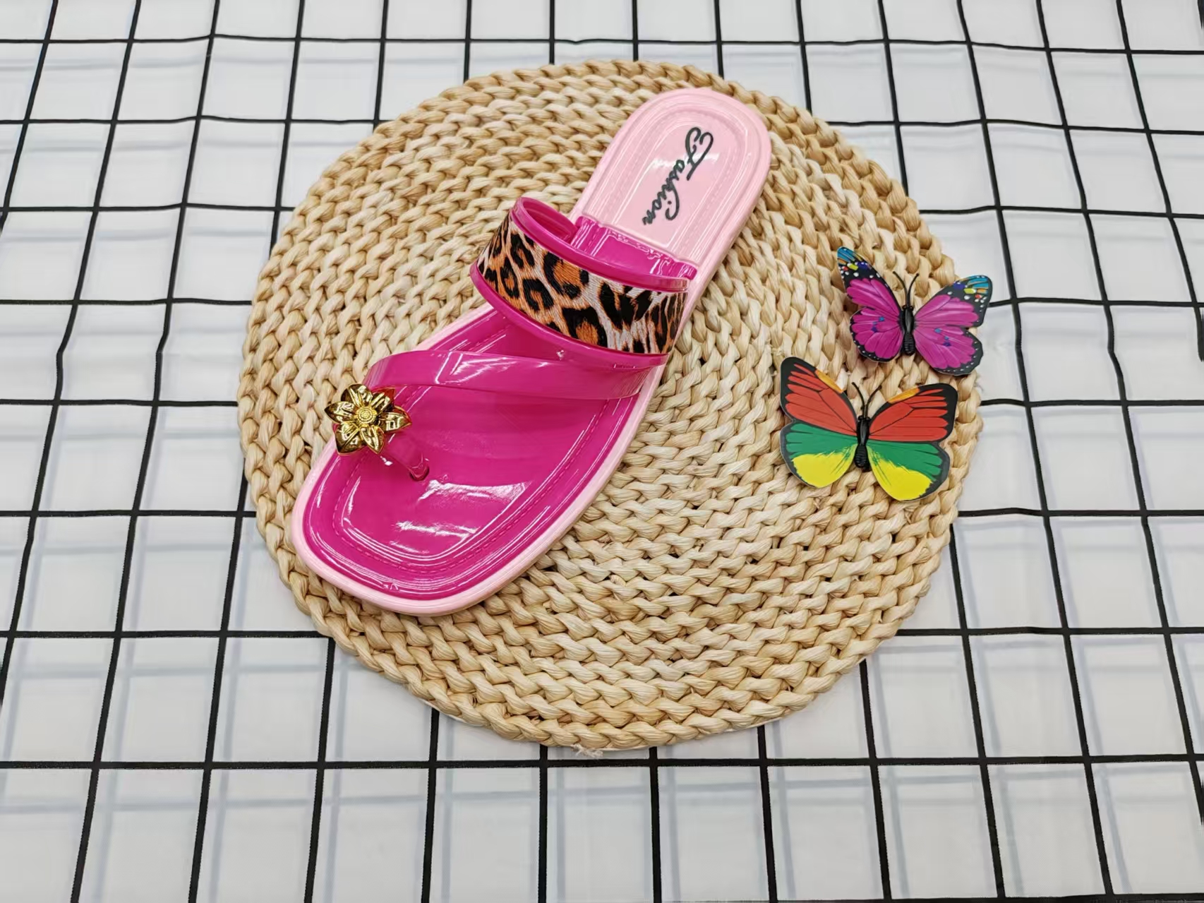 The 2025 bestseller, a new summer flat-bottomed, versatile flip-flops for women to wear outside details Picture
