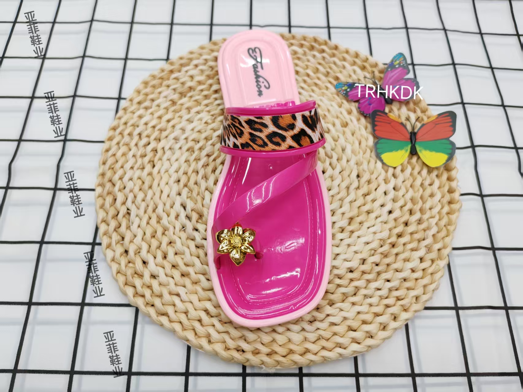 The 2025 bestseller, a new summer flat-bottomed, versatile flip-flops for women to wear outside full figure