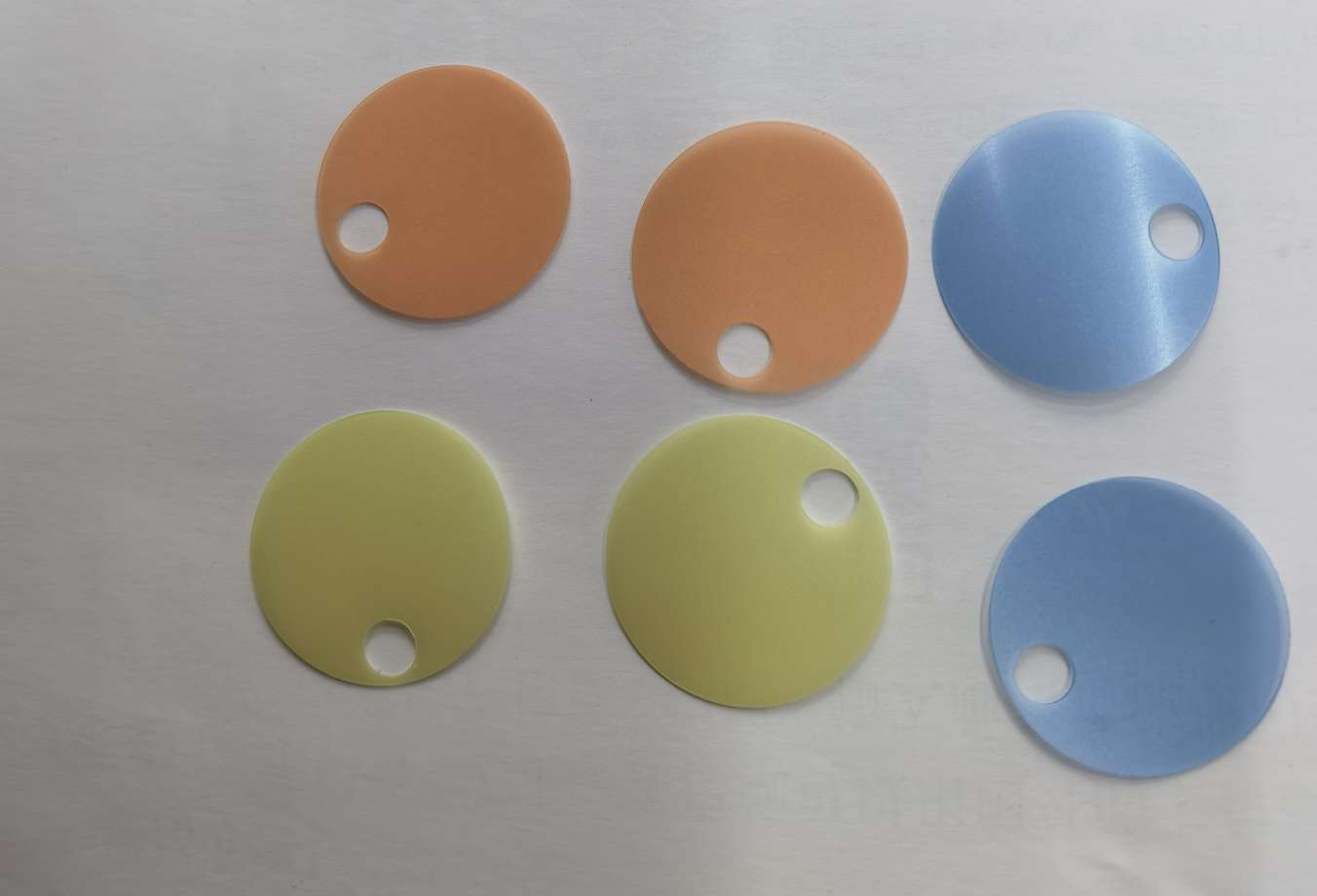 25mm edge large-hole matte color sequins, suitable for earrings, floral decorations, shoes, tassels, toys, bags, handicrafts and other series of accessories, pVC transparent, Jincan 153 Application Scenario