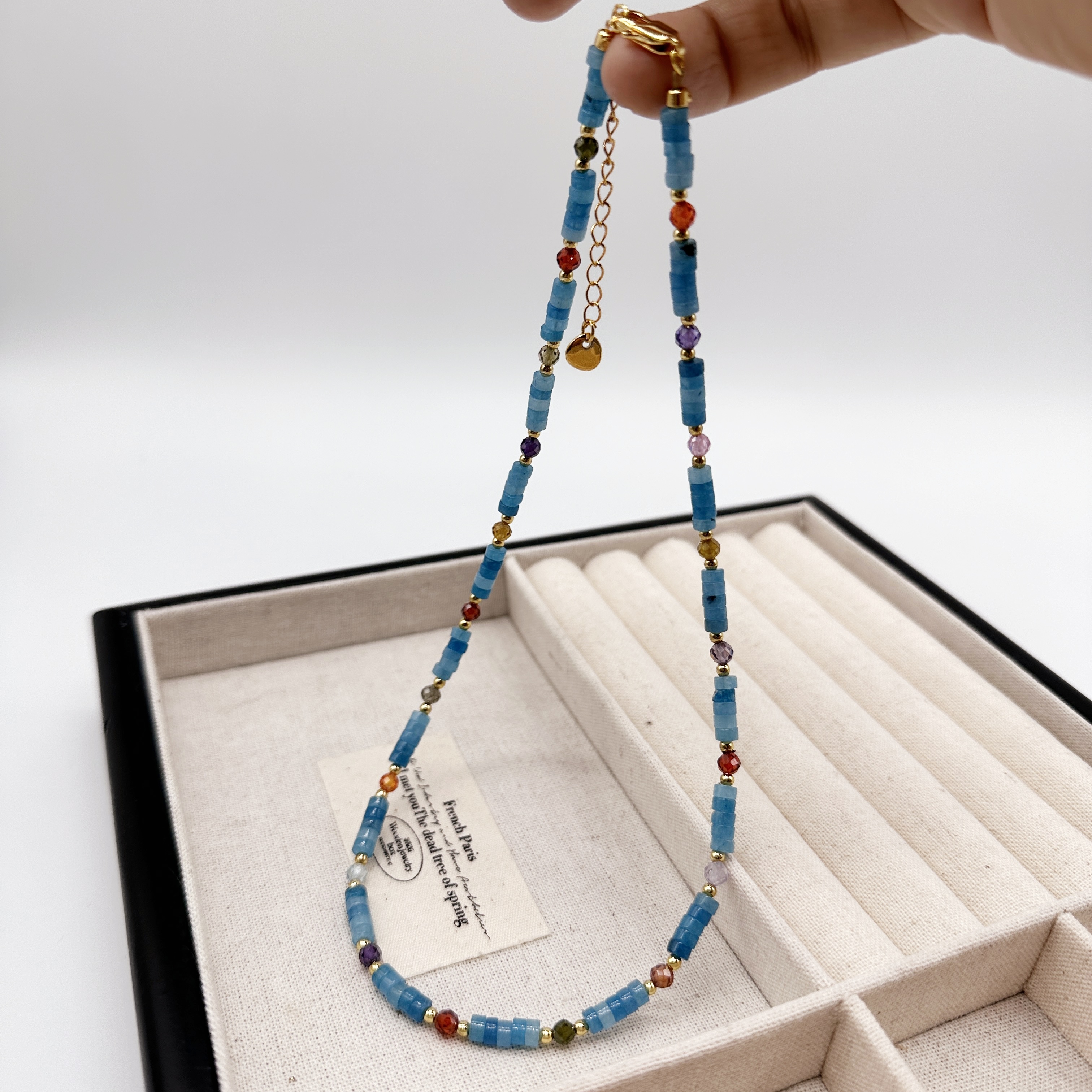 New Chinese-style artistic retro crystal necklace, fresh and elegant ice blue natural stone beaded collarbone chain, high-end neckchain Item Picture