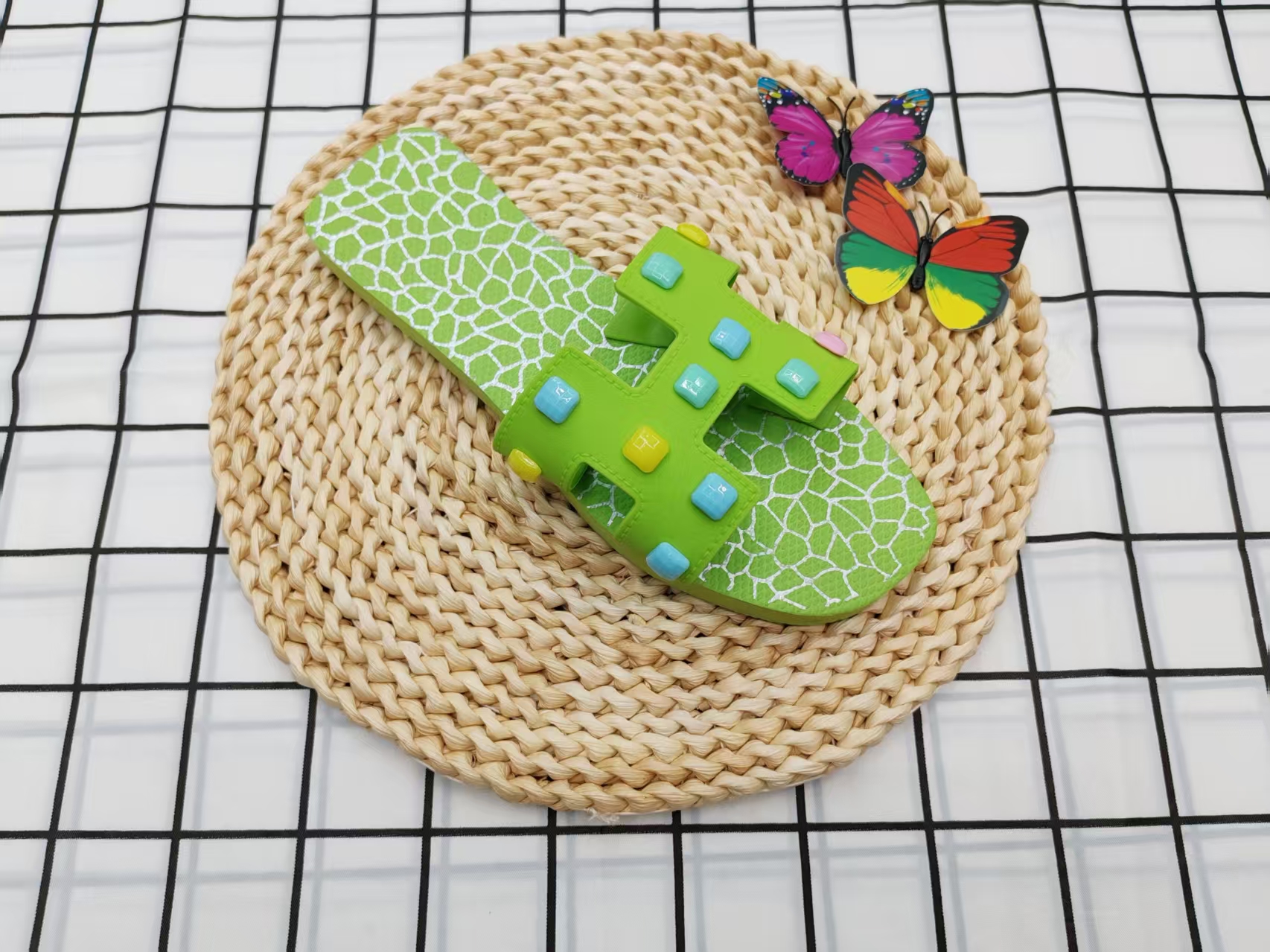 2025 Summer New fashion casual style Spring and summer flat-bottomed one-shoulder flip-flops details Picture