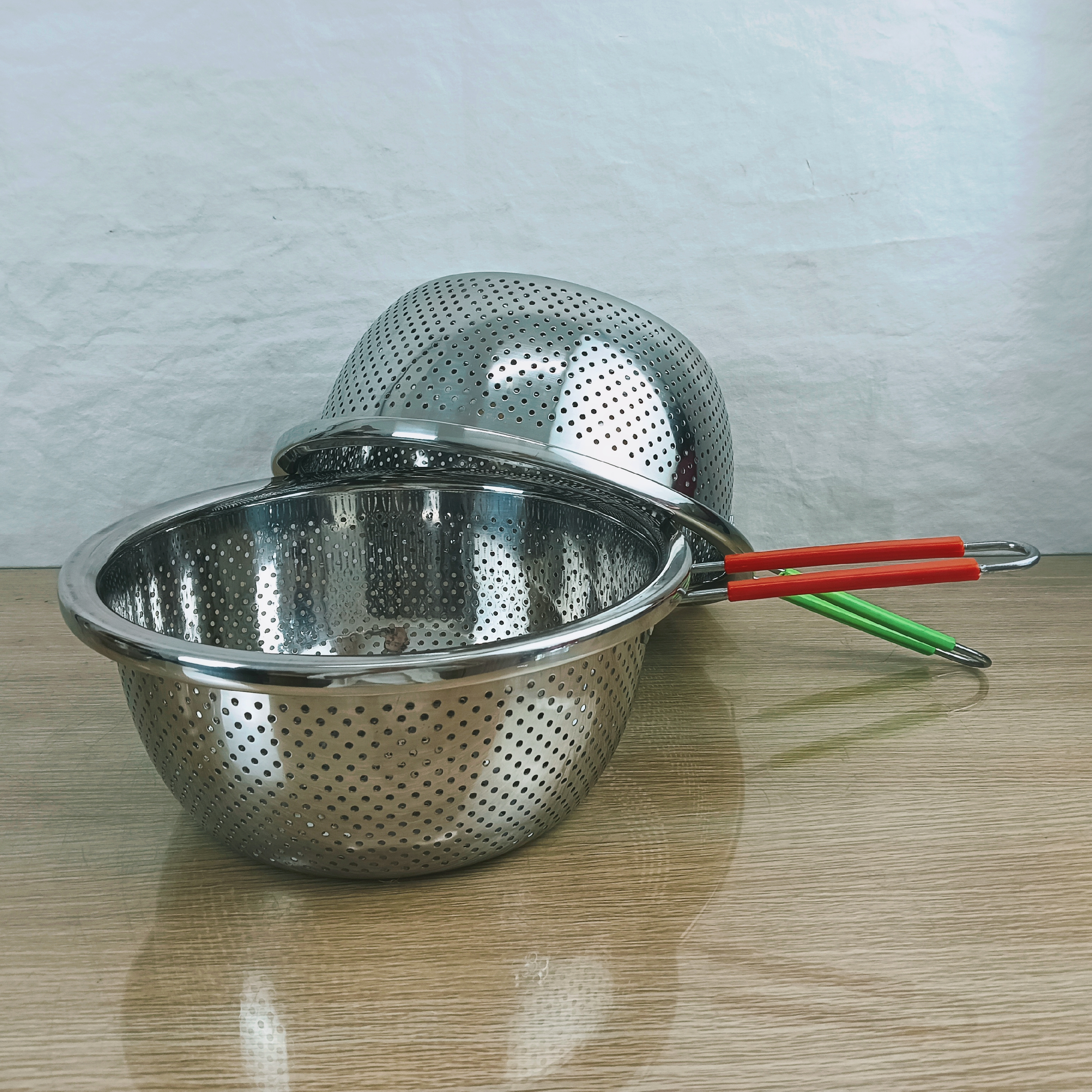 DF99483 304 food-grade stainless steel rice sieve, sink for washing vegetables, deepened draining basin, extra thick and densely perforated rice-washing basket, DF TRADINGHOUSE Item Picture