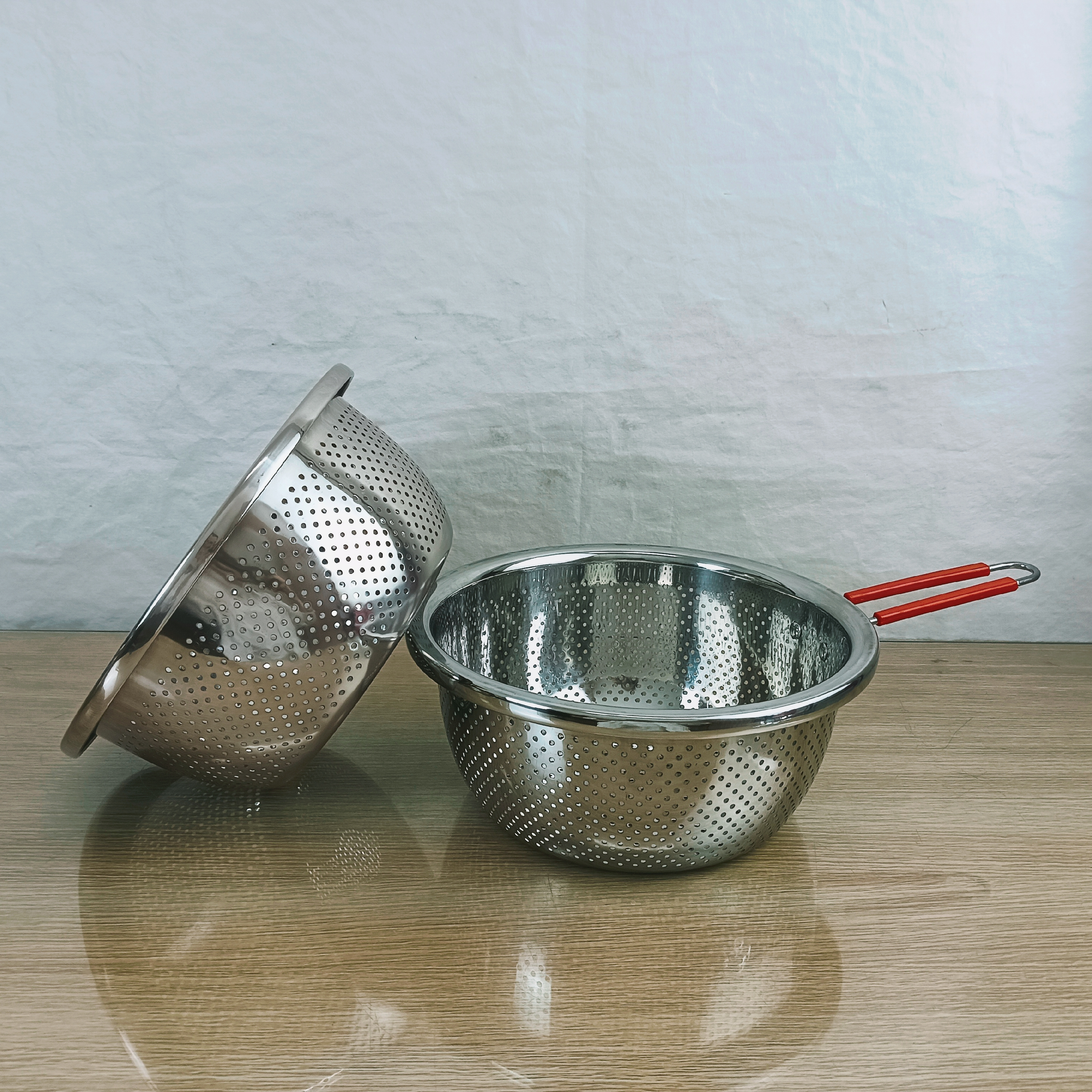 DF99483 304 food-grade stainless steel rice sieve, sink for washing vegetables, deepened draining basin, extra thick and densely perforated rice-washing basket, DF TRADINGHOUSE Application Scenario