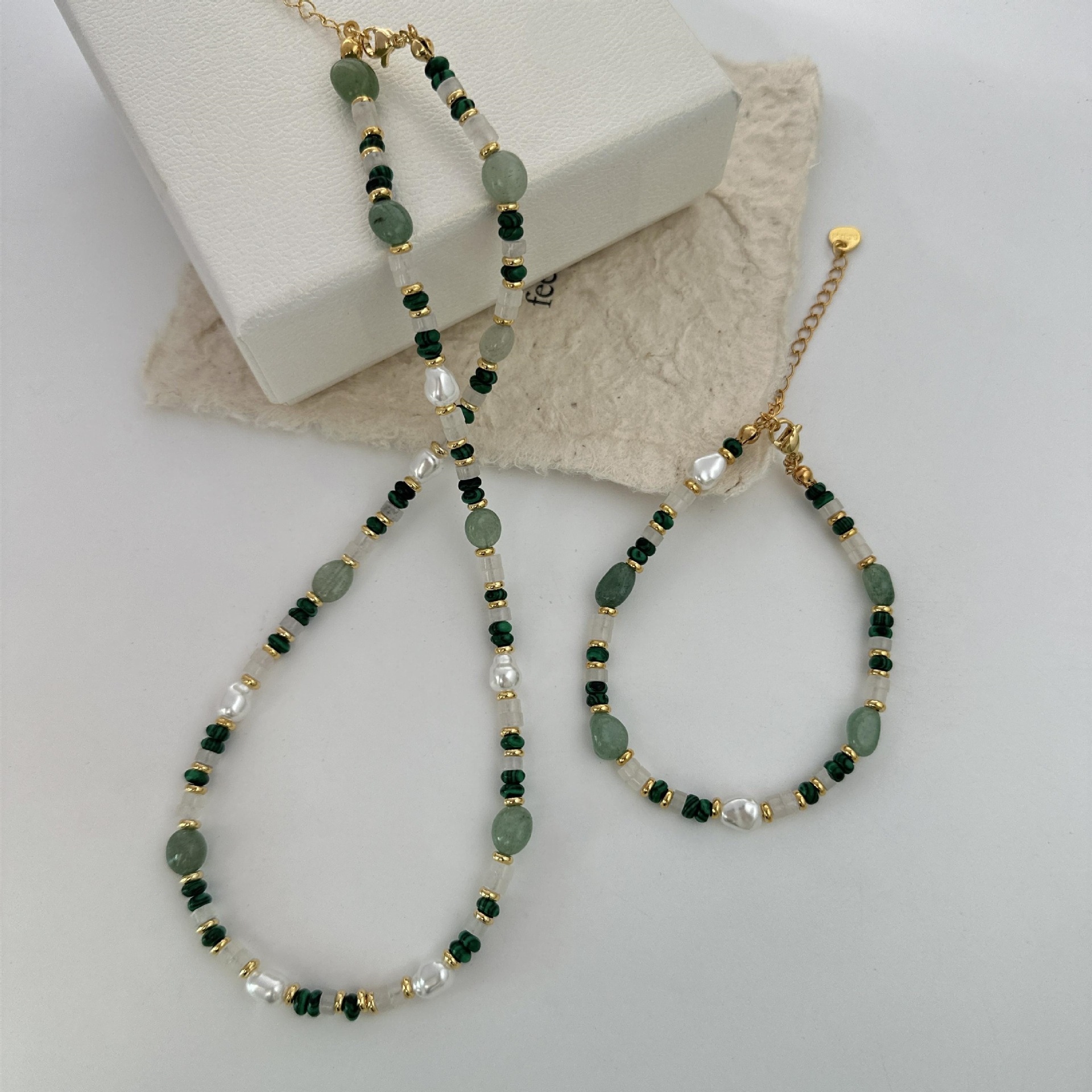 Green peacock agate beaded collarbone neck chain, green Dongling dopamine freshwater pearl necklace, summer style Internet celebrity Item Picture