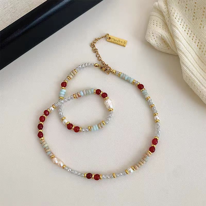 Summer natural pearl colorful dopamine beaded necklace for women, a niche, light luxury and retro design collarbone necklace Item Picture